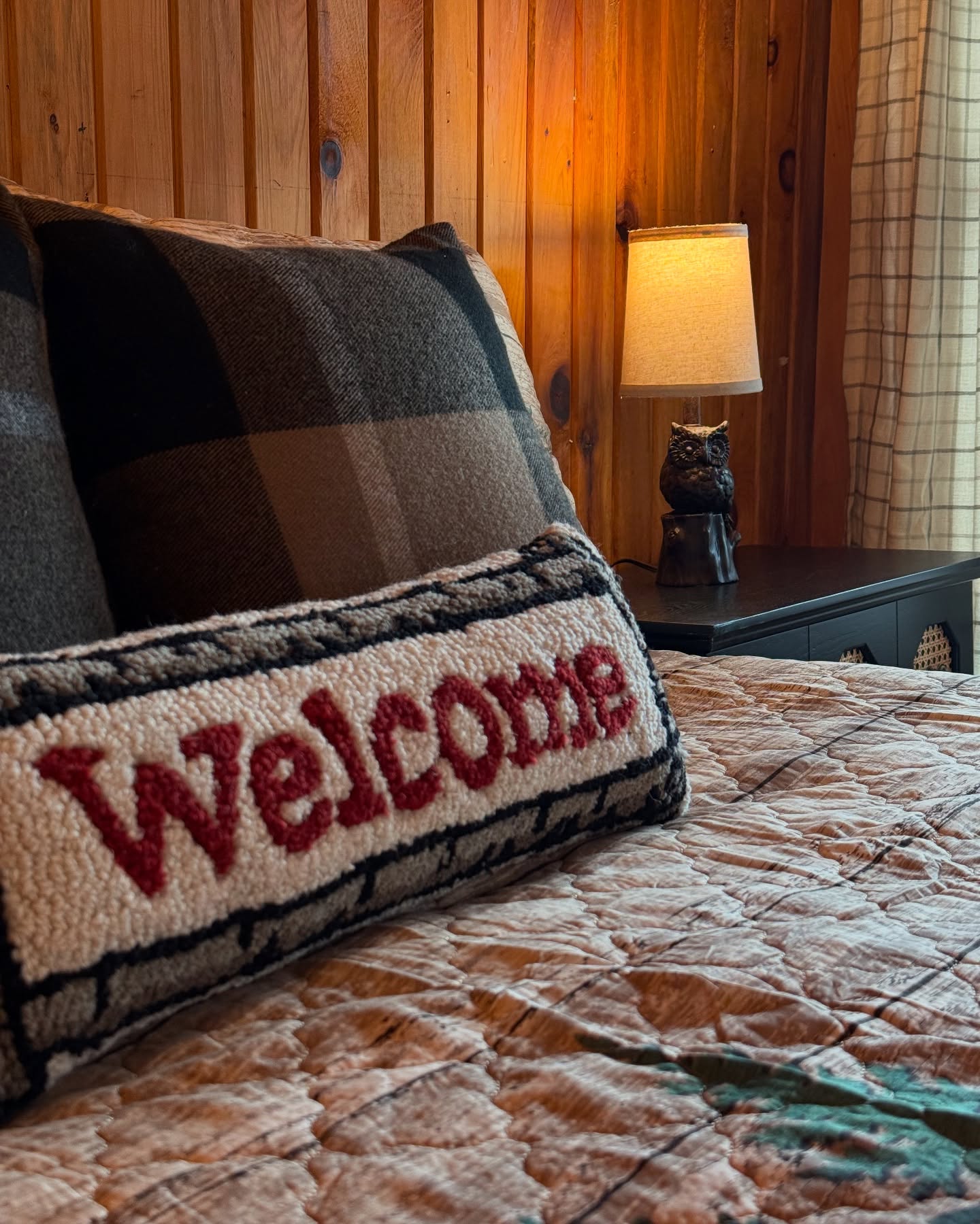 🌲🏡 Come experience the warmth and hospitality of Old Forge, right from the heart of it all
Book this cozy and charming cottage for 2 at our new location, Village Cottages East: Town & Trails!
📍Just steps from vibrant Main Street and across from snowmobile & biking trails, our new retreat blends small-town charm and modern comfort! Enjoy local shops, delicious meals, and sweet treats nearby 🍽️🍨
🛷 Whether planning a romantic weekend, snowmobiling adventure, peaceful escape, or action-packed getaway, our in-town cottage is perfect for exploring the Adirondacks and unwinding!
#OldForgeEscape #VillageCottagesEast #RomanticGetaway #SnowmobilingAdventure #AdirondackMagic #vacation #oldforge #oldforgeny #weekendretreat #cottage #adklife #snowmobile