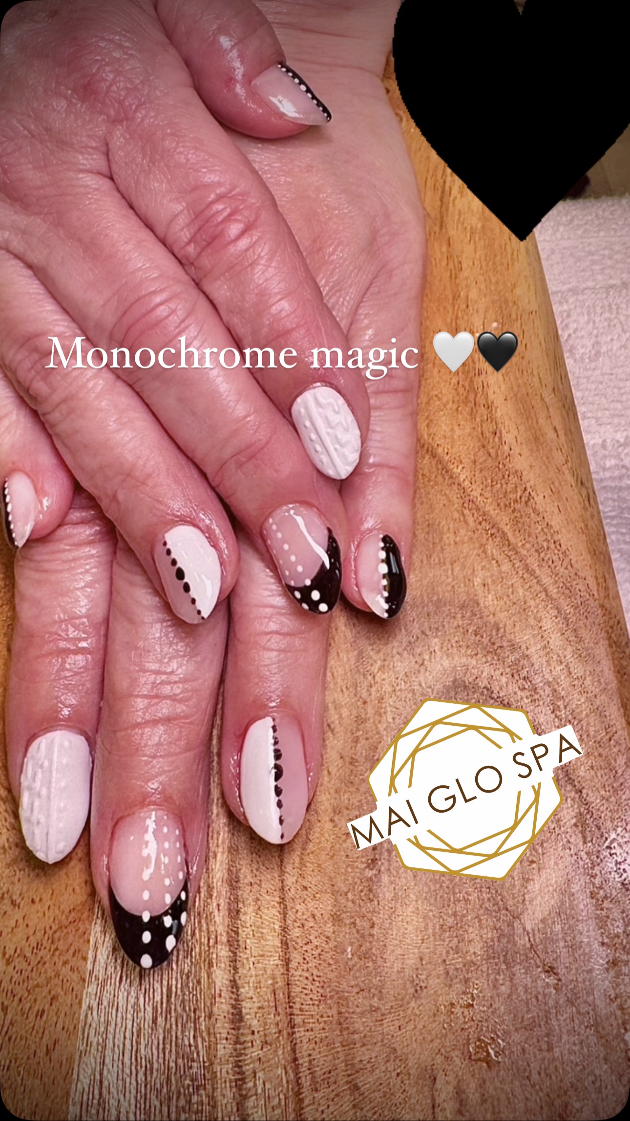 Monochrome magic ✨🖤🤍 Sleek lines, bold contrasts, and just the right touch of texture—this black & white set is serving all the vibes! Who else loves a classic with a twist? 💅🔥 Tag a bestie who needs this look! #NailGameStrong #BlackAndWhiteNails #TrendyTips #ManiGoal