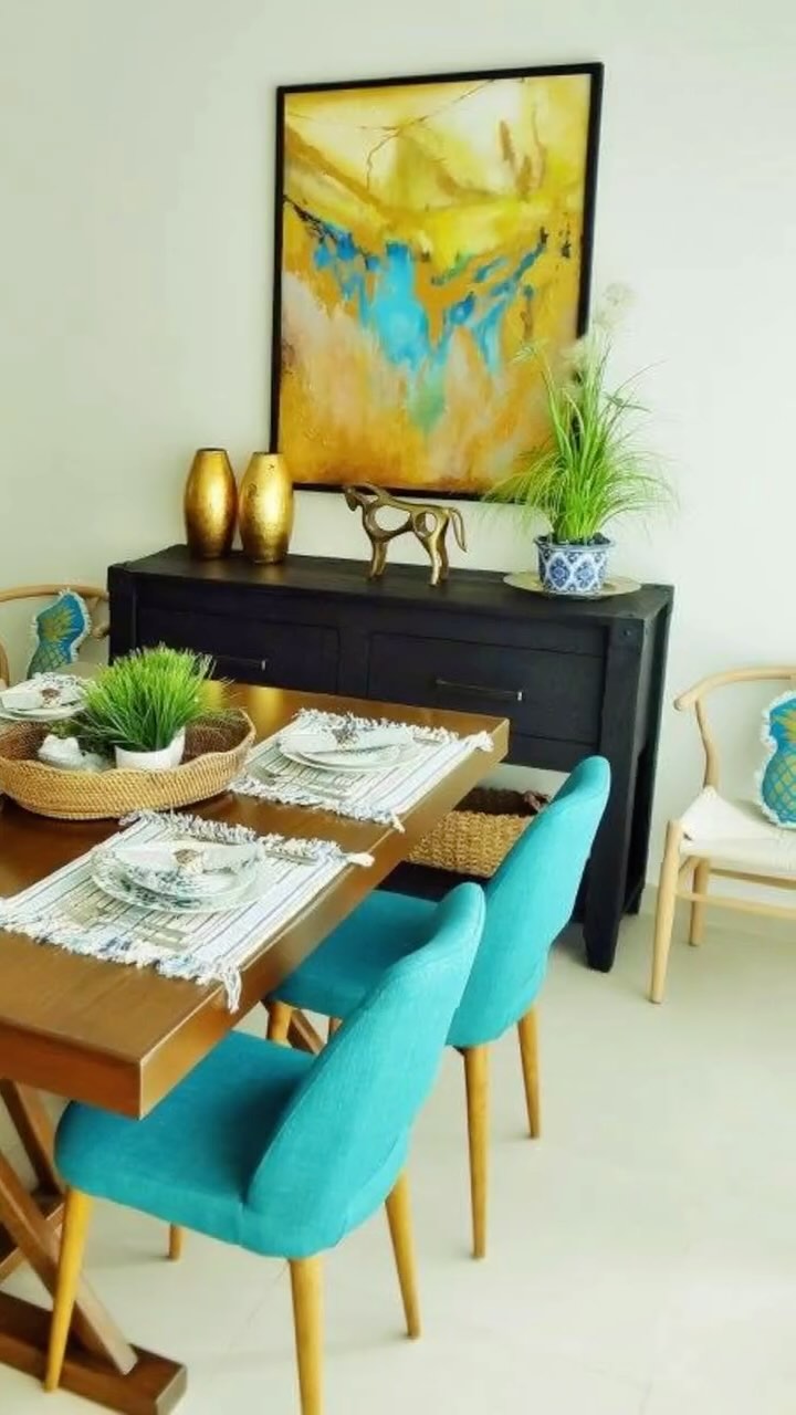 LIVABLE-YET-LUXURIOUS CONTEMPORARY
Discover a harmonious blend of comfort and sophistication with our functional contemporary style. This design ethos embraces clean lines and minimalist aesthetics, paired with rich textures and carefully curated furnishings. Each space is thoughtfully crafted to foster a sense of relaxation while exuding elegance, making it ideal for everyday living. Neutral palettes provide a tranquil backdrop, while statement furniture and finely crafted decor add touches of luxury and warmth. Imagine relaxing in a chic, open living area flooded with natural light that effortlessly balances simplicity with sophistication. Each room becomes a personal sanctuary, designed for both style and everyday living.
What element of livable luxury appeals to you the most? Is it the serene color choices or the beautiful mix of textures? At James Grey Interiors, we’re ready to transform your space into a haven of contemporary comfort.
Q: What’s your style?