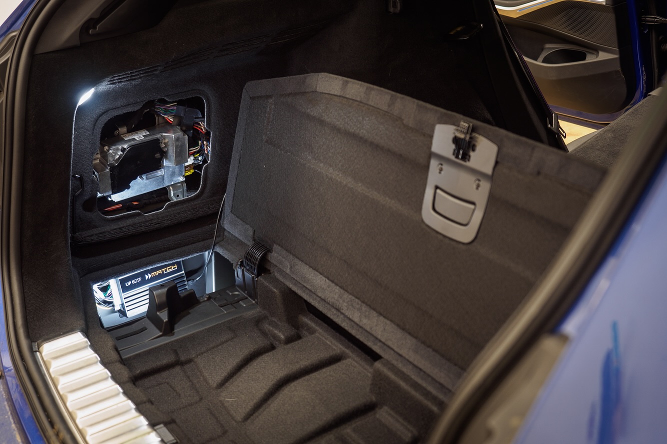 Speakers last week, UP6DSP amp this week. The owner wanted to try his upgrade in stages.
The speaker upgrade improved the top and bottom end frequency response but the system needed the DSP to REALLY make the speakers sing!
Those Helix 8โ under seats really are mini subwoofers and dig deep to give real bass extension. Impressive!
๐ธMatch UP6DSP
๐ธHelix i3 T25
๐ธHelix i3 M100
๐ธHelix i5 S200
๐ธSome clever tuning by us
โโโโโโโโโโโโโโโโโโโโโ
๐01223 827766
โ๏ธaudio@cambridgeautosound.com
__________________________________
#bmwaudioupgrade #caraudio #premiumaudio #caraudioupgrade #subwoofer #basshead #audioupgrade #audiotecfischer