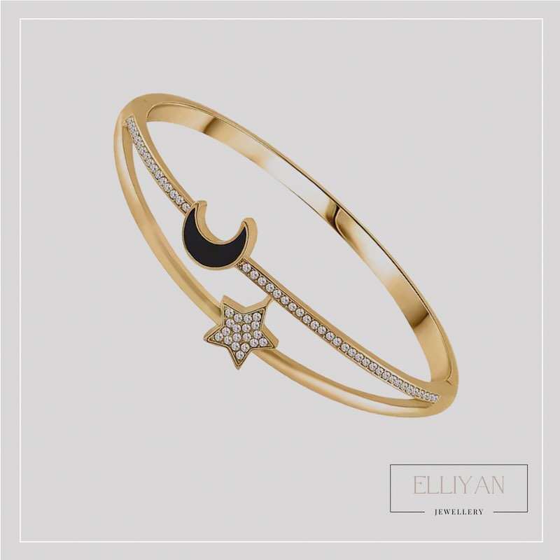 Galaxy Star & Moon Gold crystal Bangle. 🤍 ✨
@elliyanjewellery
Star & moon design with crystal stones.
Clasp closure
Waterproof
Tarnish free
#galaxy #celestialjewelry #celestial #moon #stars #celestialjewellery