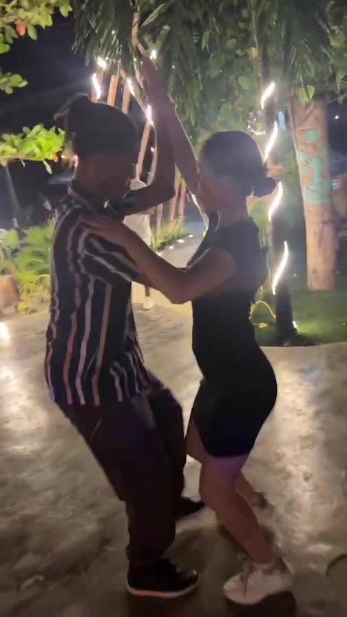 Wonderful night out in Las Terrenas dancing bachata
#bachata #dominicanbachata #bachatadominicana #bachatatradicional