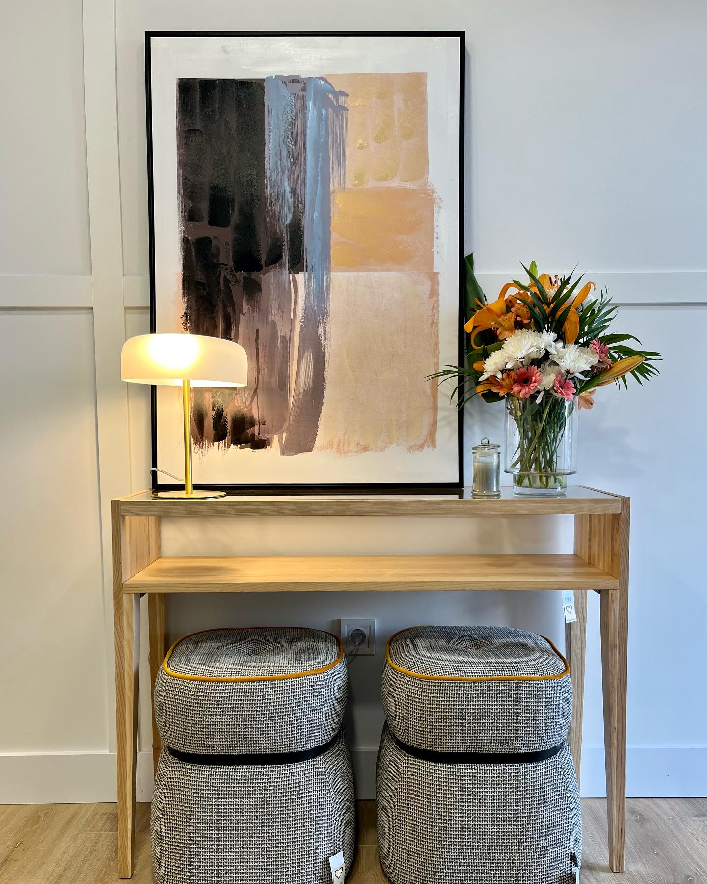 Tu #hall de entrada puede ser un proyecto.
En #livinglavidadeco te ayudamos con el tuyo, da igual si es grande o pequeño!
#deco #decoracion #iluminacion #decoradoresmadrid