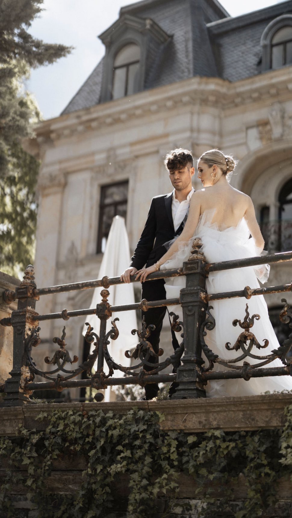 Reminder your doing amazing
Beim heutigen Open House Tag in der Luxuslocation @stellarheni ist mir wieder klar geworden, dass man sich über jeden kleinen Step im Leben freuen darf.
Ich hatte viele inspirierende und wertvolle Gespräche, mit vielen Komplimente und daher der Reminder:
Erfolg liegt nicht im Endziel, sondern in den vielen kleinen Schritten dazwischen.
Seid stolz auf Euch und feiert jeden noch so kleinen Fortschritt.
Markiert jemanden, der dies unbedingt hören muss.
Habt ein schönes Wochenende.
Frontbild: @fundasarac.photography
Dress: @annettebasilius.d_s
Deco: @thefeatherette