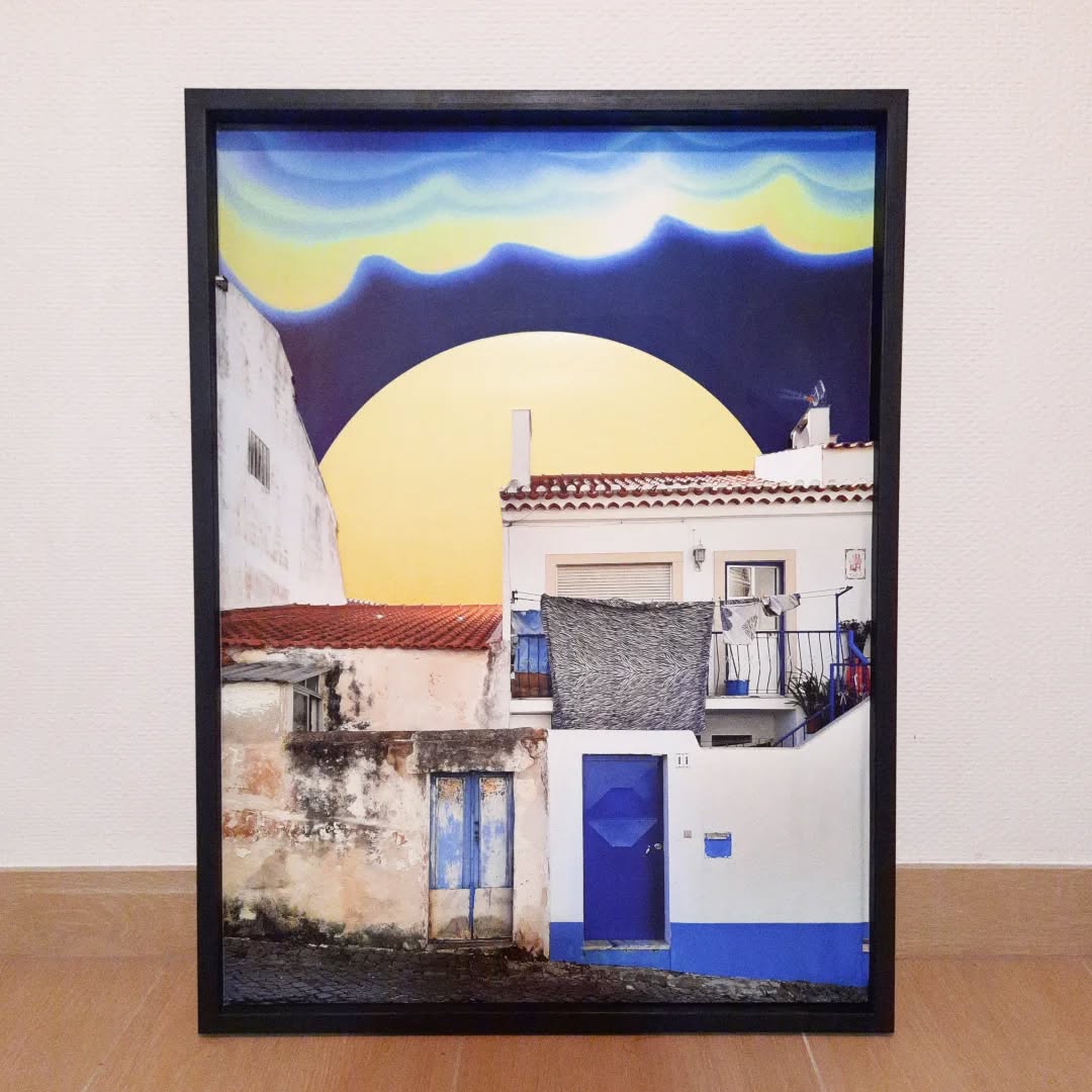Multilayered Photography collage
Zweericeira 80 x 60 cm
Taken with Samsung Galaxy A51 and Nikon AF200, printed on Hahnemühle Photo Rag, black wooden frame
2025
#photography #collage #analog #photo #art #portugal #ericeira #sunset #sunrise #architecture #delphianopencall #travel #luxembourg #building #architecture #waves #artist #Lëtzebuerg #nikon #nikonaf200 #samsung #digitalphotography #analogphotography #samsungphotography #samsunggalaxy #blue