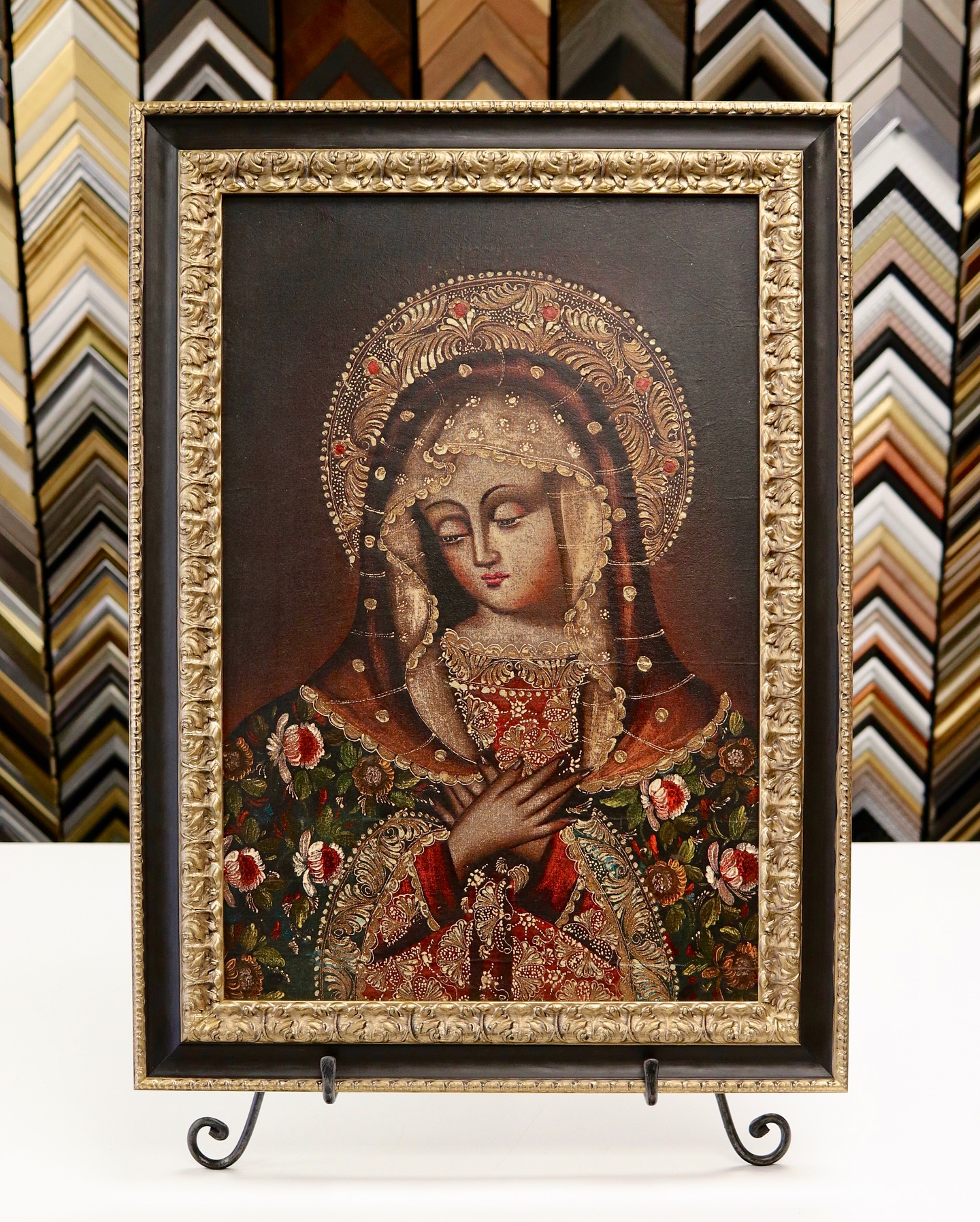 Finding the perfect frame for an art piece is so satisfying, and this elegant pairing is no exception! ✨
We framed this traditional, yet moody painting in one of @romamoulding’s Ruvo mouldings, combining the classical design elements with a touch of modern sleekness.
#frameitonbloor #customframing #artframing #toronto #downtowntoronto #bloorbythepark #bloorwestvillage #shoplocal #smallbusiness #torontosmallbusiness #painting #art #romamoulding #traditionalart #artgallery #traditionalpainting #goldframe