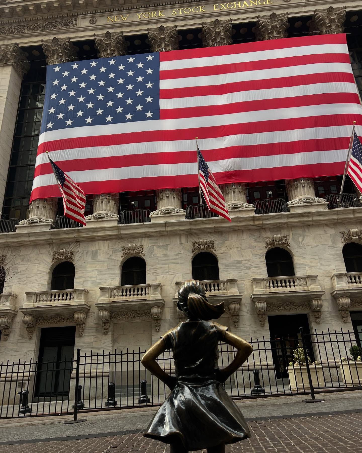 โจ Fearless Moves & Big Dreams โจ
The first time I stepped off a flight in JFK over 20 years ago I felt an instant connection with New York!ย I just knew that one day I would be living here!
I still feel that buzz whenever Iโm out and about in the city!ย I still get excited every time I see the Empire State Building and Iโm lucky enough to see the Statue of Liberty every day from my window!
Today was one of those days when I was heading to a meeting in the Financial District and I walked by the statue of the Fearless Girl!ย I was instantly drawn to stop and take โanotherโ picture! ย
This statue reminds me of feeling fearless when:
๐ซ I made the leap moving from London to New York.
๐ซ I made the decision to invest in myself and become a certified Coach.
๐ซ I made the decision to leave my former career to start my own Coaching business.
๐ซ I made the decision to end my lease to head off on my U.S. road trip adventure.
This statue feels more relevant than ever right now, for so many reasons!ย Today it served as a reminder that we can do hard things especially when we shut out the noise and align with what we truly want!ย Iโm so grateful that my work enables me to help others do the same!
If youโre feeling stuck and are open to receiving support to quieten the noise and fully embrace where you are now or where you want to go next - send me a DM, and letโs get you on track!
What do you love about the city you live in?
#dowhatmakesyoursoulshine #coaching #fearless #transition #leadership #connection #energy #motivation #london #newyork #ukinnyc #britsinnyc #bigmoves #grateful #iloveny #entrepreneurialsoul ๐ฆ ๐ฝ