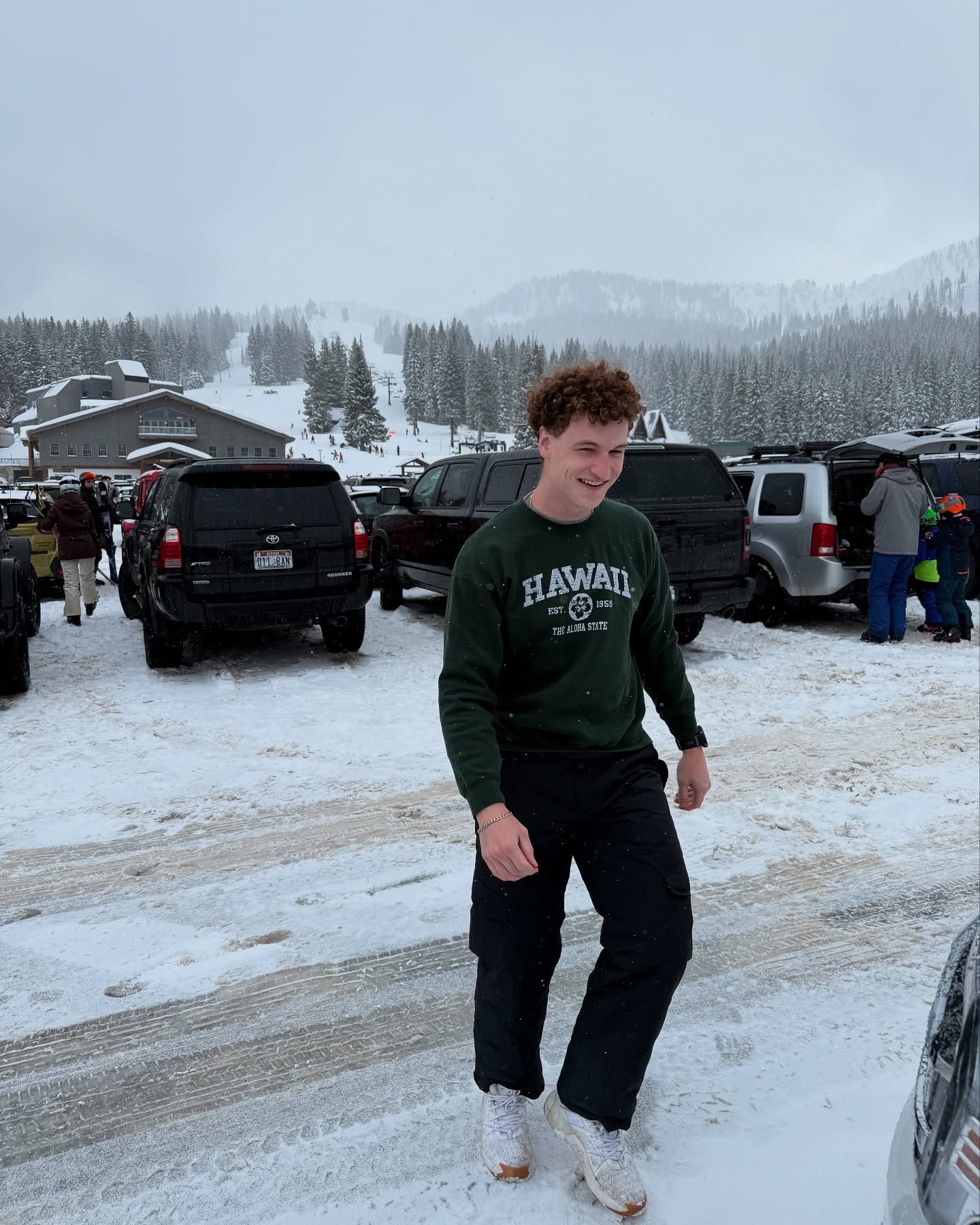 To ski or not to ski 🏂🎿
.
.
#utah #brighton #brightonresort #snowboard #ski #saltlakecity #saltlake #mountains #snow #nightskiing #shredded #shredding #board