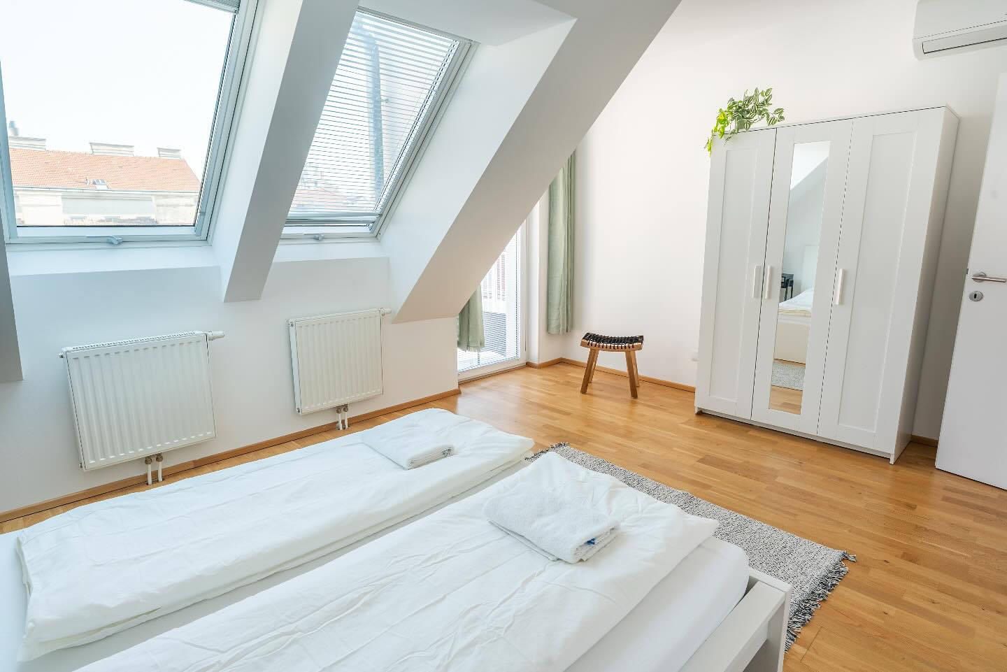 Your home away from home.
© @michaelsabothafotografie
#wien #vienna #travelvienna #citytrip #viennatouristboard #apartment #apartmentdecor #prater #praterwien #viennanow #viennaaustria #viennagram #riesenrad #riesenradwien #explorevienna #whattodoinvienna