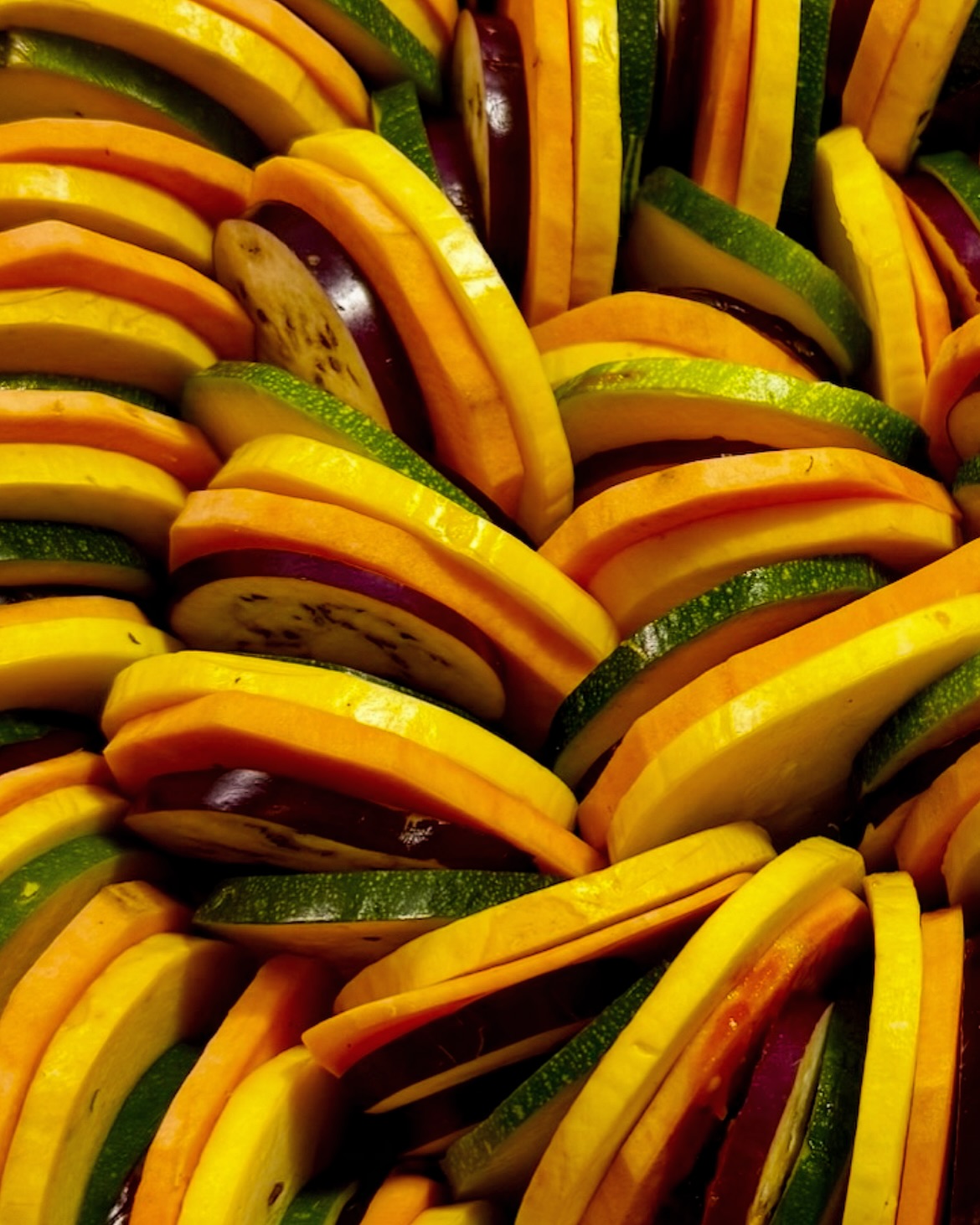 Ratatouille, inspired by the Pixar movie of course… a simple yet rustic dish that looks stunning and tastes amazing. 🥒🍅🍆🍠
“ I’ve always wanted to create something simple yet elegant on the plate. The combination of different vegetables in vibrant colors, evenly sliced and simmered in a rich tomato sauce with the aromas of France—it’s truly a dish that warms the heart ♥️” our chef @itaibenmeir 🌿 #YallaMarVa
#Foodie #Ratatouille #VeganRecipes #HealthyEating #HomeCooking #FoodLovers #InstaFood #FoodPhotography #PlantBased #VibrantEats #FrenchCuisine #CookingAtHome #FoodieGram #TasteOfFrance #Gourmet #FoodArt #DeliciousEats #Vegetarian #LoveFood #Yummy #FreshFlavors #CulinaryArts #SeasonalCooking #TastyAndHealthy