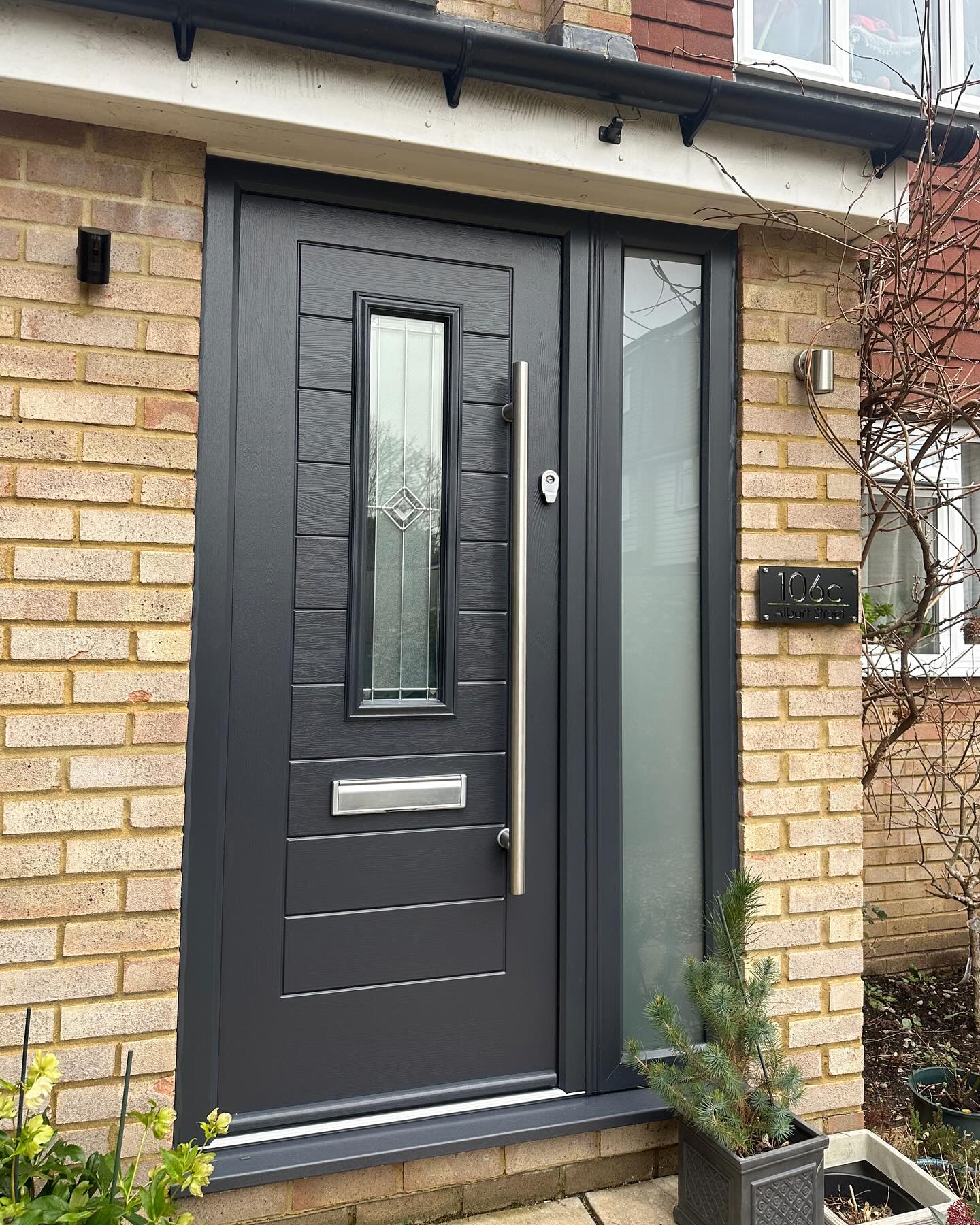 New @endurancedoors composite door installation and UPVC French door with a cat flap installed in Windsor recently.
Composite door with coupled sidelight in the style Alto in Anthracite grey woodgrain with a 1200mm stainless steel pull bar.
With the glass style Comete in the door and Satin glass in the sidelight. All furniture in graphite.
Email any enquiries to showroom@gxhomeimprovements.co.uk
Or call us on 01753 892128.
#endurancedoors #compositedoors #anthracitegrey #anthracite #anthraciteupvc #upvc #frenchdoors #catflap #windsor #gxhomeimprovements #gxwindows