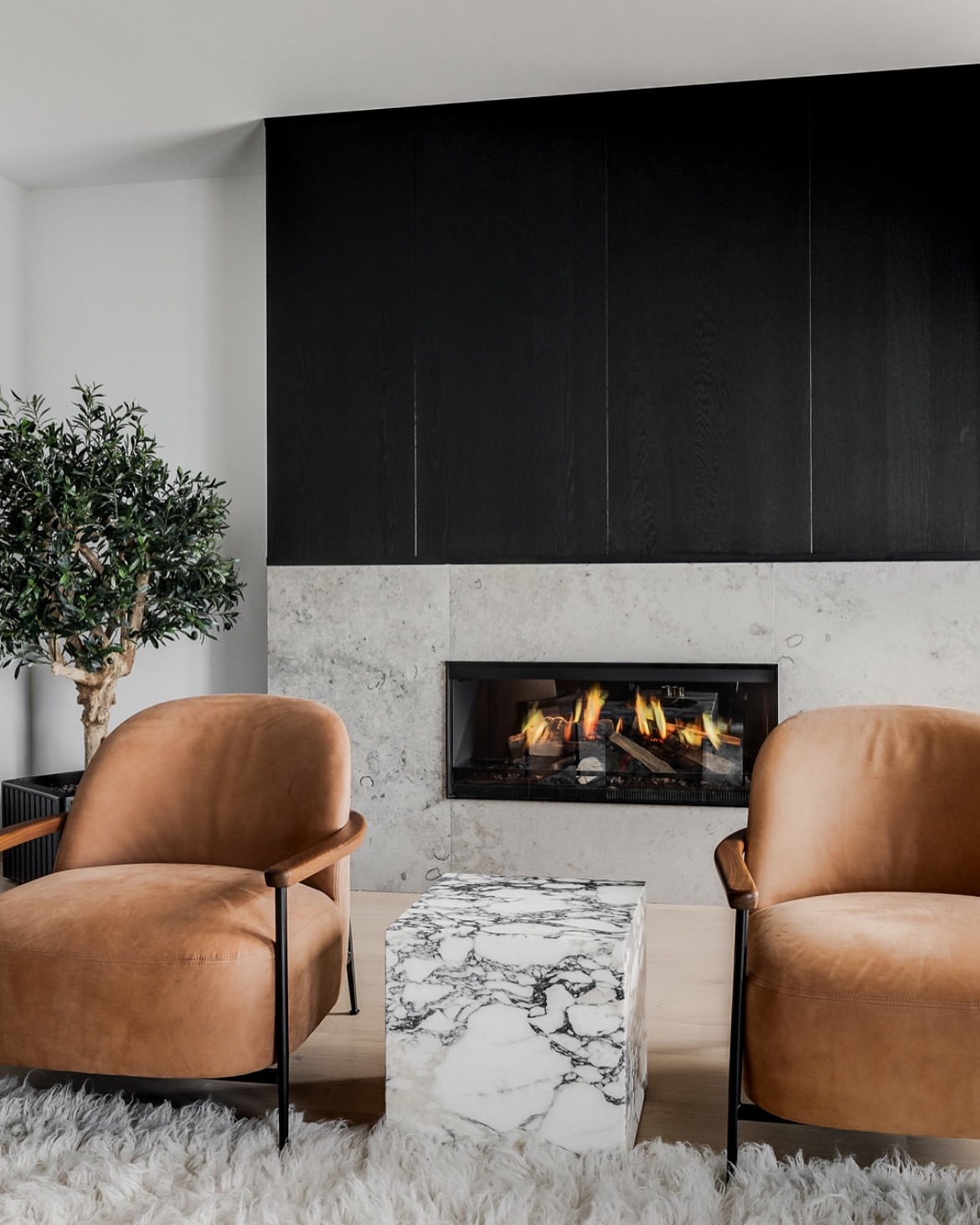 Monday feeling in the air ✨ Let’s create some magic together this week! The attention to detail is what sets our projects apart. Here is some inspiration around the detail of mixing materials. We love the mix of metals and wood, stone and wood and the unbeatable mix of stone and metal which will put that unique touch to your projects ✨ Which one is your favorite?