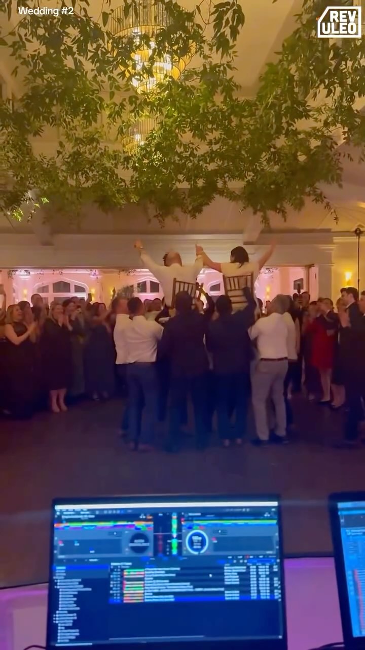 Congratulation to Amanda & Mark
Wedding #2 in the books for 2025
🎤: @djdanmele
🏰: @whitbycastle
#wedding #weddingdj #ny #ct #ma #nj #djrevuleo