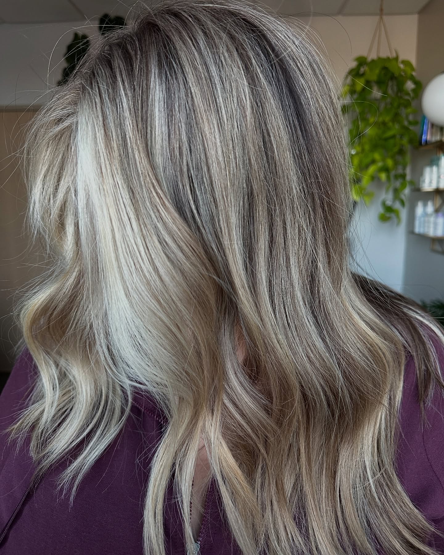 C A R O L Y N
Everyone’s getting that spring itch to go lighter and I’m in love with the results 🩷
#LivedInBlonde #VanityBoutiqueSalon #BlondeSpecialist #NapervilleIllinois #NapervilleStylist