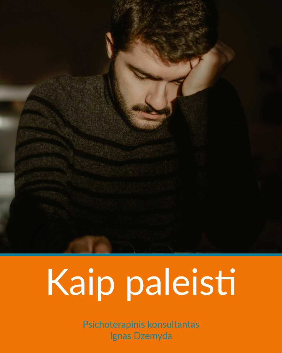 Leisk būti, leisk sau paleisti, leisk priimti naują. Nesvarbu, ar tai romantiškų santykių pabaiga, mylimo žmogaus netektis ar brangios svajonės praradimas – gedulas yra natūrali reakcija į atsiradusią tuštumą. Šiame poste remiuosi Hanson (2013) siūlomu modeliu, kuris moko sąmoningai išgyventi netektį: priimti savo emocijas, paleisti tai, ko nebereikia, ir atsiverti naujoms galimybėms.
Leisk būti. Nėra „teisingo“ būdo gedėti – kiekviena reakcija į netektį yra normali. Liūdesys, pyktis, kaltė, palengvėjimas ar net visiška tuštuma – viskas, ką jaučiate, yra natūralu. Gedulas – tai procesas, leidžiantis mums sulėtėti, priimti netektį ir pamažu integruoti ją į savo gyvenimą. Emocijos – tarsi bangos: kai jas slopiname, atsiranda dar daugiau įtampos. Verčiau leiskime joms laisvai tekėti ir judėkime kartu su jomis. Kokias emocijas šiuo metu išgyveni? Leisk sau jausti.
Leisk sau paleisti. Ar vidiniai įsitikinimai trukdo judėti pirmyn? Tai gali būti įkyrios mintys, kad kažko daugiau nebus. Galbūt tai baimė ar nuoskauda. Jei skausmas trukdo, galbūt laikas jį paleisti. Kaip tai padaryti? Paklausk savęs: ką aš laikau ir ką galiu paleisti? Rask akmenį, kuris simbolizuoja tavo skausmą, ir paleisk jį į upę. Parašyk laišką ir jį sudegink. Palaidok tai, kas siejasi su praradimu. Mūsų kūnui reikia veiksmo, kad protas suprastų pasikeitimą.
Leisk priimti naują. Tai, kas teikė tau saugumą, džiaugsmą ir prasmę, išnyko. Ką daryti dabar? Visame pasaulyje yra daugybė būtybių – žmonių, gyvūnų, augalų – ir grožio – žvaigždės, vandenynai ir t. t. Kaip gali atrasti naujus būdus patirti tai? Pastebėk erdvę, kuri liko tavo širdyje, ir kai būsi pasiruošęs (-usi), leiskis į ją naujas patirtis. Sveikas gedulas – tai ne bandymas „priversti save jaustis gerai“, o gebėjimas prisiliesti prie skausmo ir tuo pačiu matyti gyvenimo grožį. Tai gebėjimas įšokti į sielvarto upę ir vėl iš jos iššokti.
Nepamirškite pasirūpinti savimi!
#psichologija #psichoterapija
#savespazinimas #psichologas #emocinesveikata #psichologinepagalba #savirefleksija #terapija #psichinesveikata #meditacija #gyvenimokokybė #asmeninisaugimas #augimas