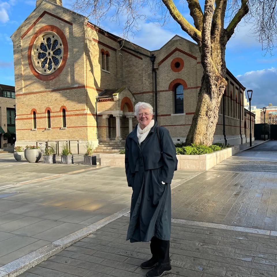 What week! Made it to the Wales Contemporary 2024 exhibition private view - stunned when I found out that there were 800 artists and 1600 entries and 2 of mine made it to the shortlist of 147! Its open to the public from tomorrow until March 9th in Garrison Chapel, Chelsea Barracks,Chelsea.
What’s a girl from the valleys doing exhibiting here lol …. Very excited and very blessed! #garrisonchapelchelseabarracks #thekingsfdn #walescontemporary #waterfrontgallery #London