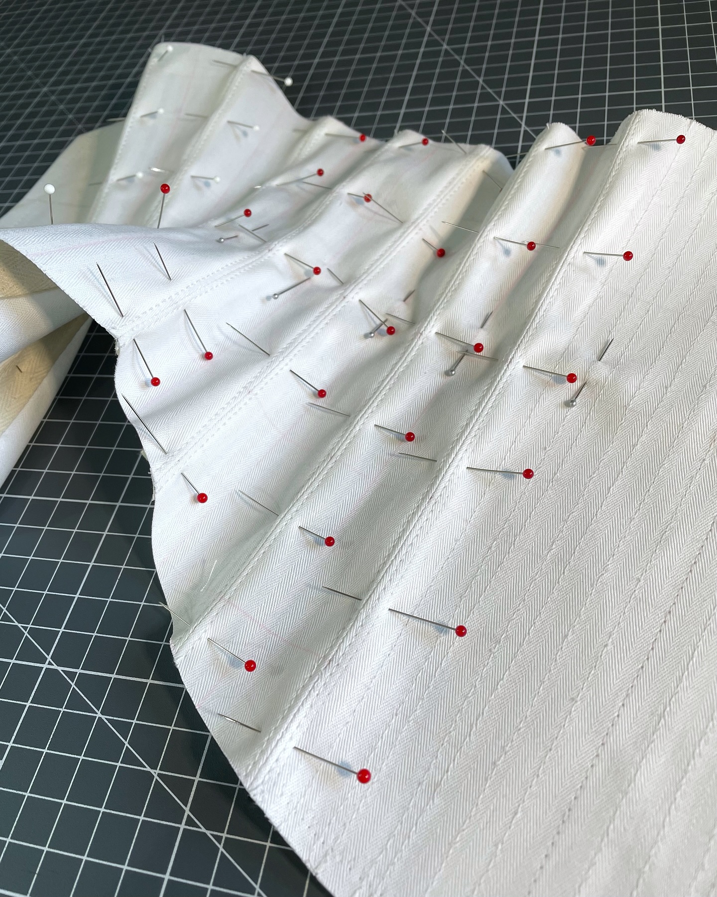 Current projects…
Though I presses pause on this account last year, I have still been busy creating in the background!
Like this little underbust that was the mock up/toile for a project very close to my heart…
Corsetry requires a lot of precision, so making mock ups like this is invaluable so that I can make sure the fit is just right for my clients.
#EmiahCouture #Emiah_Bespoke #Emiah_Bridal