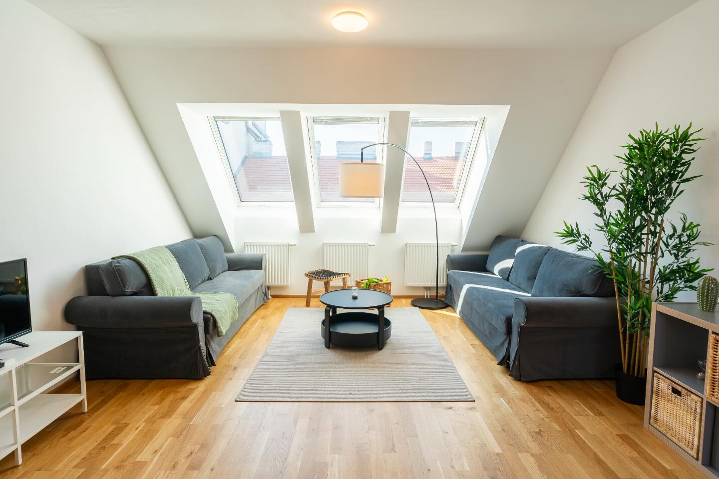 Your home away from home.
© @michaelsabothafotografie
#wien #vienna #travelvienna #citytrip #viennatouristboard #apartment #apartmentdecor #prater #praterwien #viennanow #viennaaustria #viennagram #riesenrad #riesenradwien #explorevienna #whattodoinvienna