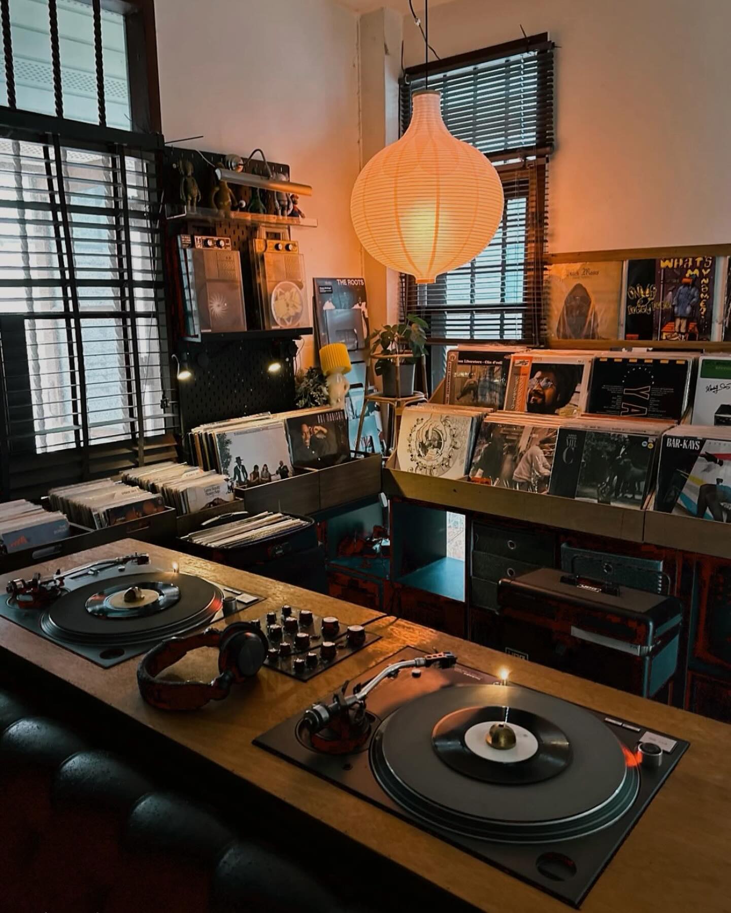 Stunning room by @the__roomy 👌
👉🏼 Follow @doyouspin for more
👉🏼 Follow @doyouspin for more
👉🏼 Follow @doyouspin for more
DM for submission & Email for promotion 📩
#rotarymixer #technics #djsetup #vinyldj #rominimal #classicdj #classicmixer #boutiqemixer #hifi #audiophile #hifidj #djlife #vinyljunkie #vinyladdict #technics1210 #sl1200 #doyouspin #djdesk #djbooth #listeningbar #recordstore #vinylonly #djculture