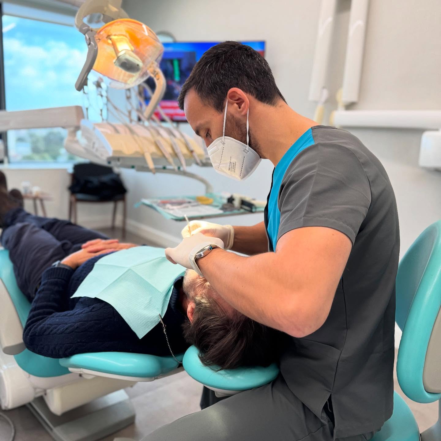 Mais uma semana de trabalho que se inicia com um caso de facetas e coroas no maxilar superior. Boa semana a todos!
—————————————————————————————
Another work week begins with a case of veneers and crowns on the upper jaw. Wishing everyone a great week!
#oralhealth #dental #dentalcare #dentist #dentistry #oralcare #maloclinic