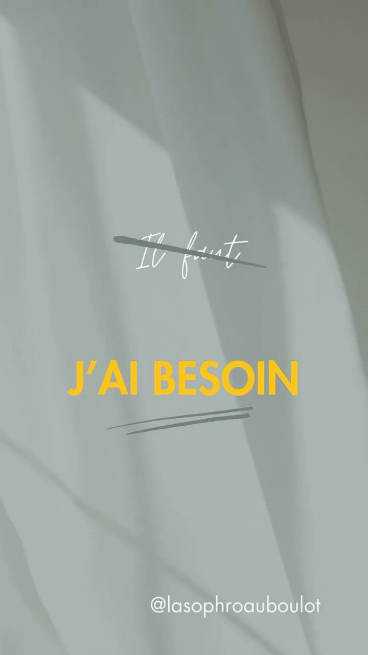 ✨ Remplace tes « il faut » par « j’ai besoin » !
« Il faut que je sois parfait.e. »
« Il faut que je gère tout. »
« Il faut que je sois plus performant.e. »
❌ Ces petites phrases que l’on se répète sans même s’en rendre compte sont des injonctions qui nous mettent une pression énorme. Elles viennent souvent de l’éducation, du regard des autres, ou de la société… mais au final, elles nous coupent de nos véritables besoins.
💡 Et si tu remplaçais ces “il faut” par “j’ai besoin” ?
Tu vas voir, ça change tout :
✅ « Il faut que je sois disponible tout le temps. » → « J’ai besoin de fixer mes limites pour préserver mon équilibre. »
✅ « Il faut que je gère ce projet seul. » → « J’ai besoin de collaborer pour avancer sereinement. »
✅ « Il faut que je réussisse tout du premier coup. » → « J’ai besoin d’apprendre et de progresser à mon rythme. »
✅ « Il faut du temps pour tenir la deadline. » → « J’ai besoin de temps pour tenir la deadline. »
✨ En reformulant, tu passes d’une contrainte imposée à une prise de conscience de tes propres besoins. Et ça, c’est un premier pas vers plus de sérénité et de bienveillance envers toi-même.
🌈 Besoin d’aide pour faire ce travail intérieur ?
Je suis là pour t’aider à prendre du recul et à te libérer de cette pression.
💌 Si ce post peut faire du bien à quelqu’un autour de toi, n’hésite pas à lui partager !
💬 Et toi, quel « il faut » vas-tu transformer aujourd’hui ?
#Équilibre #PrendreSoinDeSoi #LâcherPrise #Mindset
—
🙋🏼♀️ Hello, moi c’est Constance, je suis animée par l’envie de favoriser le « mieux-être » dans les environnements professionnels.
✨ Ma mission en tant que coach et sophrologue ?
Accompagner tous les professionnels à libérer et booster leur potentiel en les aidant à se poser les bonnes questions pour qu’ils puissent se sentir mieux dans leur tête, leur corps et par conséquent dans leur travail et leur vie !
.
.
.
#coachingprofessionnel #intelligenceemotionnelle #ie #sophrologie #developpementpersonnel #gestiondustress #gestiondesemotions #prevention #qvt #bienetreautravail