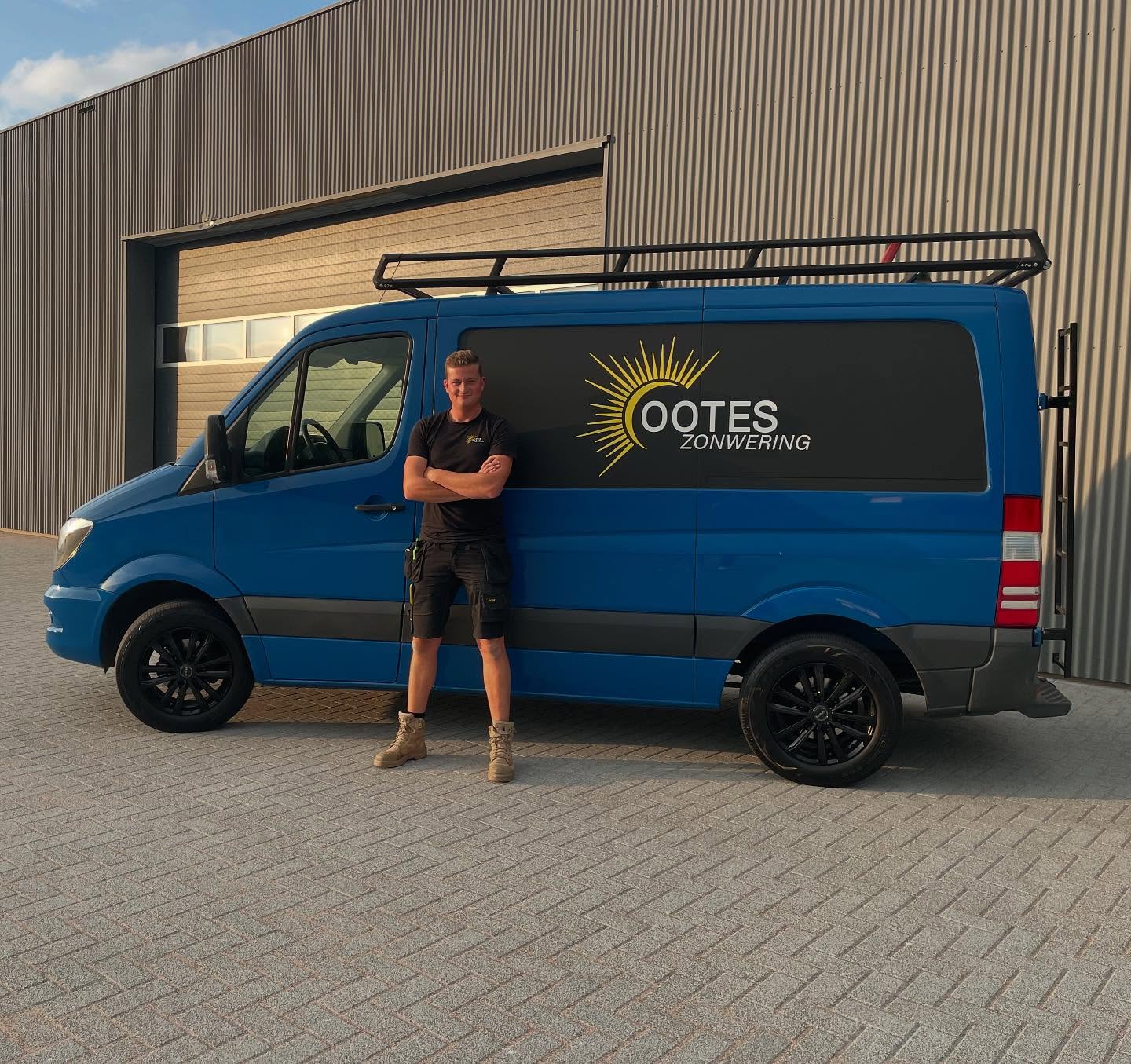 Wij staan weer helemaal klaar om u dit seizoen te voorzien van persoonlijk advies en de mooiste zonweringproducten voor uw huis!☀️ Bent u ook klaar om te genieten van de zon? Of nieuwsgierig naar de mogelijkheden? Neem vrijblijvend contact met ons op via telefoon of e-mail. We helpen u graag verder!