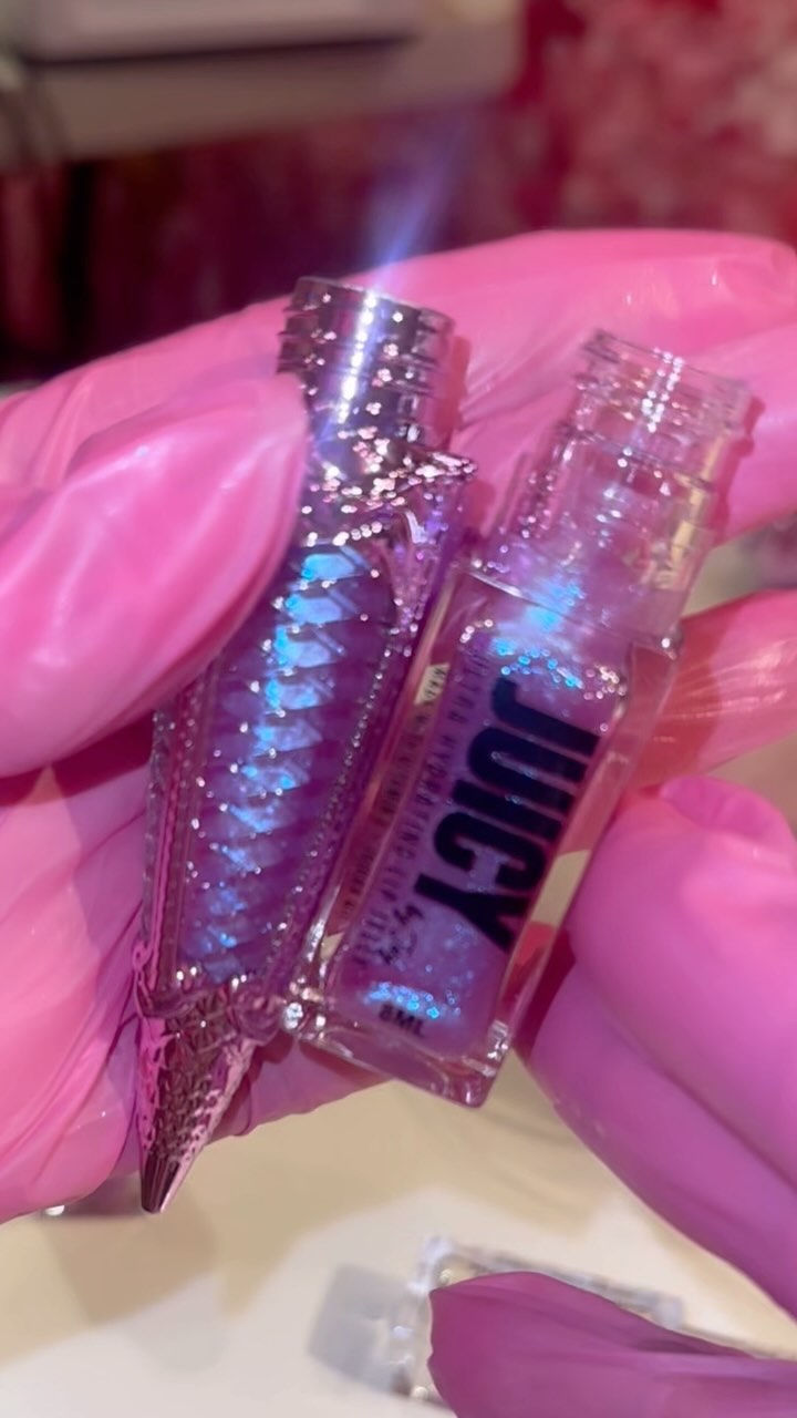 Our Juicy Jem of the month is ✨Amethyst✨ and it’s absolutely stunninggggg. The lip jelly was created to mimic the beauty of the amethyst gem and used daily to channel the calm, healing power of the amethyst stone. We still have these boxes available and ready to ship. Can’t wait to reveal what’s in the box, up next!💜
#amethyst #lipgloss #giftideas #birthstones #aquarius