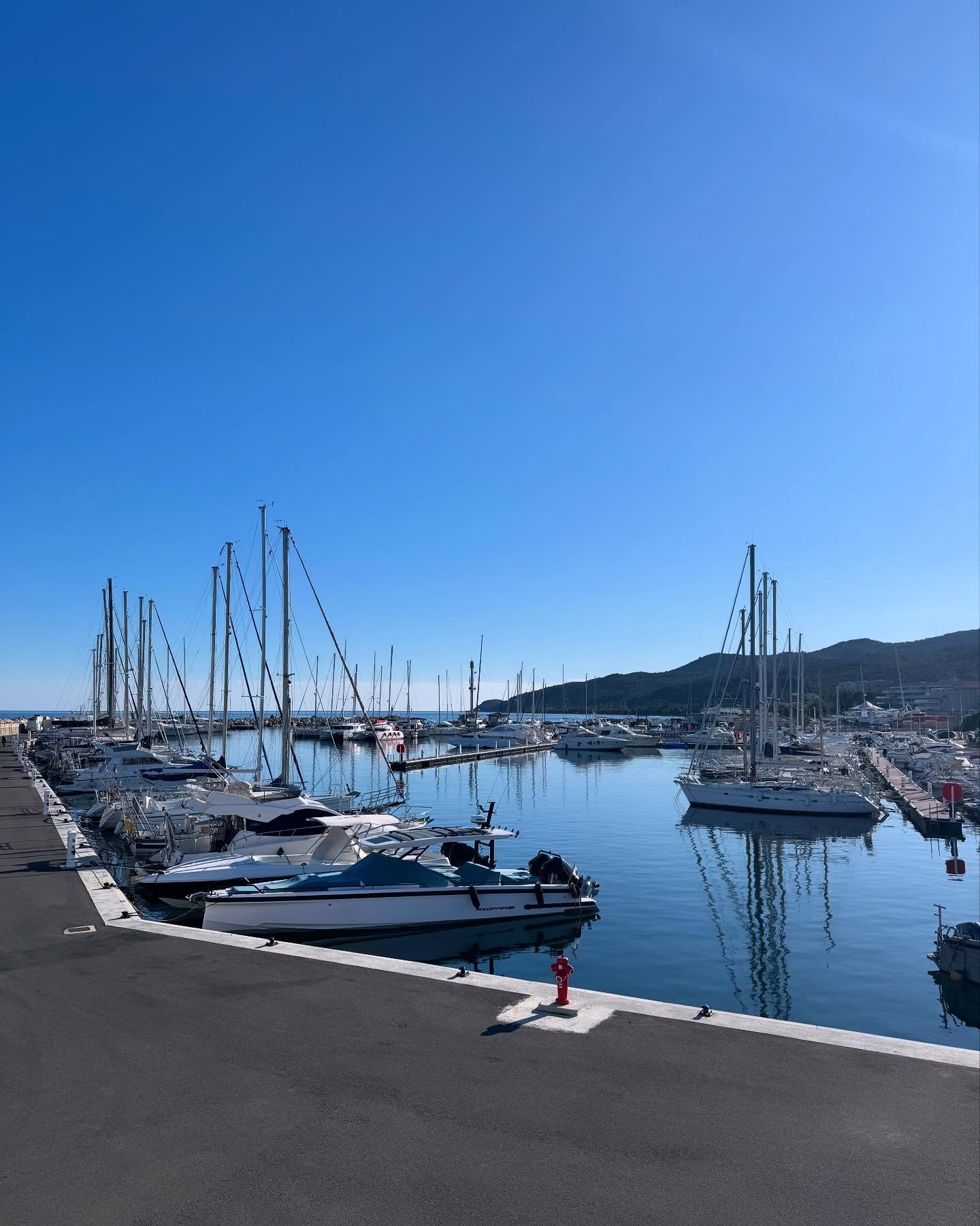 #portdesolenzara #solenzara #port #portdeplaisance #bateaux #corse #corsica