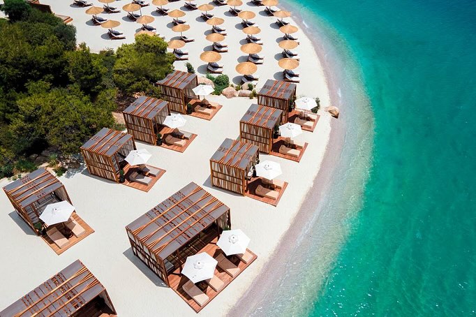 IKOS ALTERNATIVES…..
A question I get asked a lot when it comes to booking all inclusive family holidays is what are the alternatives to Ikos so here are my top 5:
• Lujo Hotel, Bodrum @lujohotel (photos 1-3)
• Daios Cove, Crete @daios_cove (photos 4-6)
• Zafiro Palace, Andratx Mallorca @zafiropalace.andratx (photos 7-9)
• Grecotel Lux Me White, Crete @grecotelwhite (photos 10-12)
• Elix, Mar-Bella Collection, Greece @marbellacollectiongreece (photos 13-15)
For more information on any of these hotels please get in touch 🤍
#ikosalternatives #luxuryfamilytravel #familyallinclusive #luxuryallinclusive #familyholidays