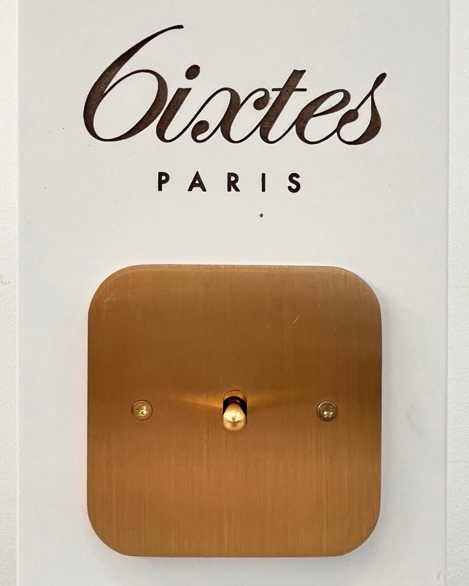 From Versailles to the Kingdom of Saudi Arabia ! 🇫🇷➡️🇸🇦 6ixtes lands in this brand-new showroom. Let’s illuminate new spaces together! 💡✨
#6ixtes #6ixtesinterrupteurs #interrupteur #ateliersdefrance #savoirfaire #artisanat #artisanatfrancais #artisans #architecture #luxe #decorationinterieur #paris #decoration #interiordesign #interiordecor #homedecor #design #craftmanship #homedesign #interiorarchitect #ksadesign