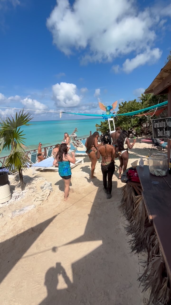 Sliding into #springbreak2025 like! 💃 ❤️ 🌞
#007beachclub #booknow #roseisland #roseislandswimmingpigs #beach #itsbetterinthebahamas #bahamas