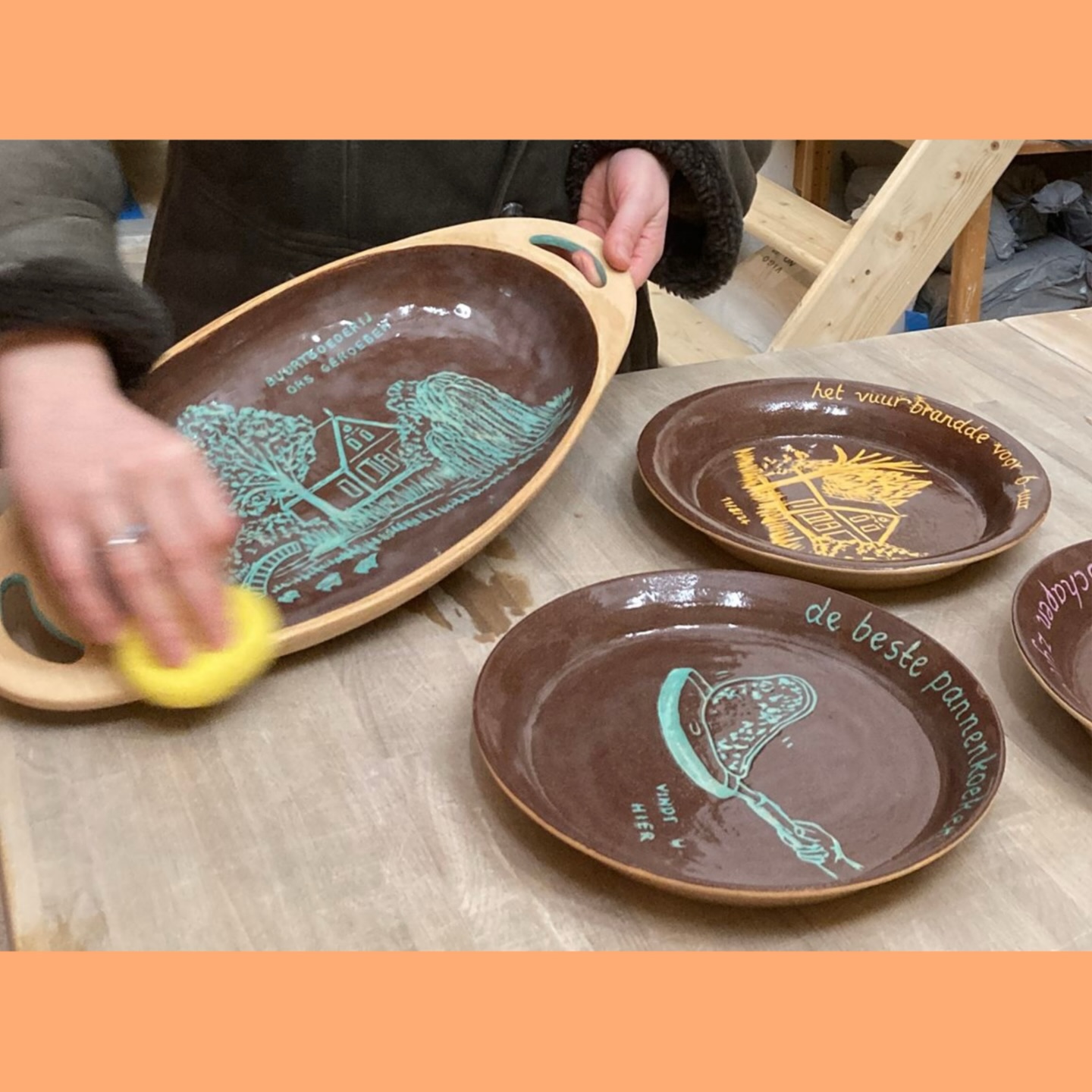 This picture was made just after taking the ceramics out of the kiln, they were still hot. I was giving them a wipe to clean them up to bring them to set up the show.
And the exhibition Green Paradise by @museumhetschip in the Westerpark is still on! If you haven’t seen it yet, this week is the last chance to visit. Upcoming weekend is the last weekend and we will celebrate this with a artist talk on Saturday (will post more when we have the time figured out) and on Sunday there will be @sundaymarket at the park, next to the meterhuisje, where the exhibition is on show. So lots of good reasons to come and check it out!
Hope to see you then!
#ceramics #750jaaramsterdam #westerpark #amsterdam #greenparadise #artexhibition