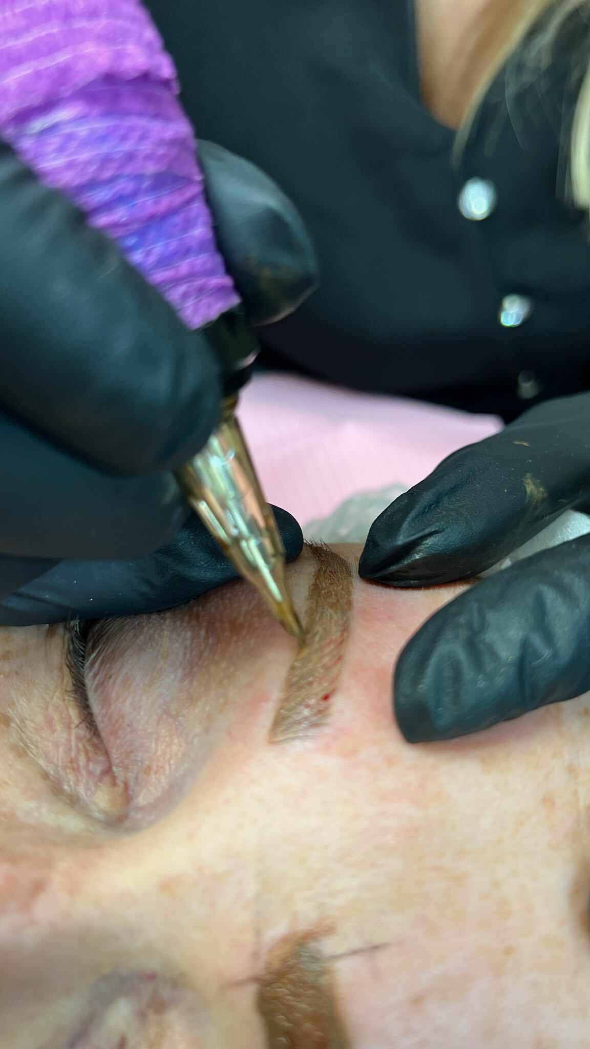 BROWS BROWS BROWS 🪄
We offer all types of semi permanent brows.
Get in touch with any questions, we've been tattooing brows since 2016 so can help with anything you want to ask xxx