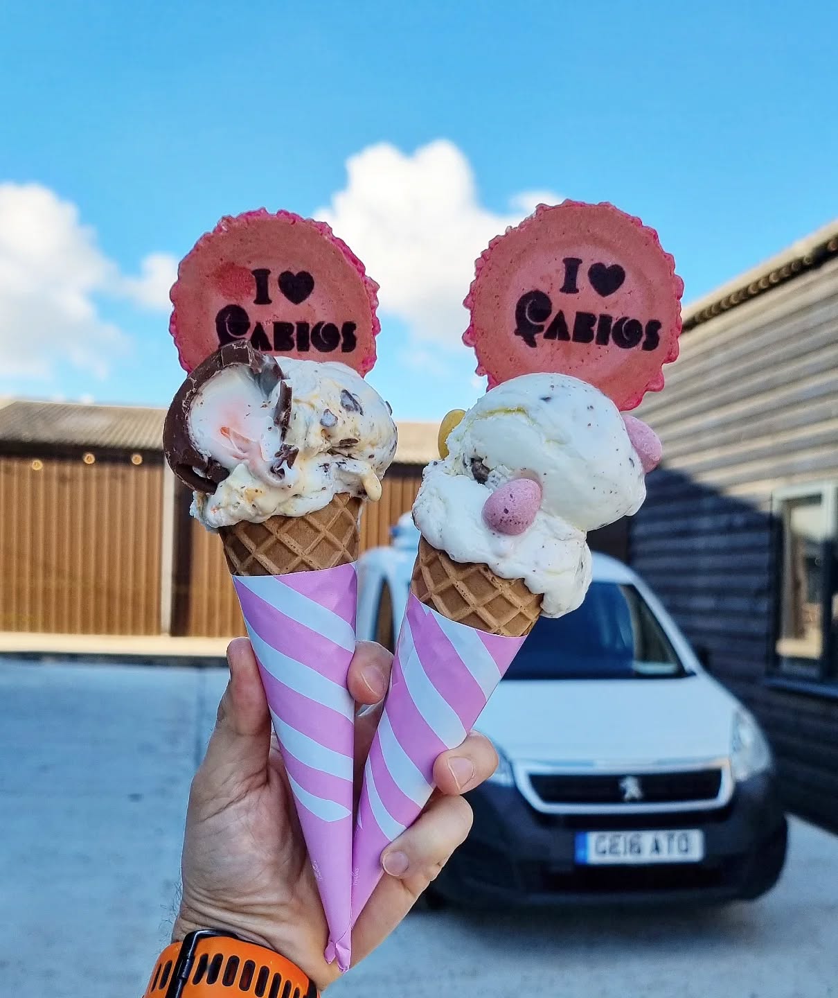Mini Egg Vs Creme egg who wins? Let us know below.
Both flavours available in Weston today and open until 4pm
Making their way to Hitchin and Letchworth next week. Both open today until 9pm
#minieggs #cremeeggs
#icecream #gelato #willywonka #hitchin #letchworth #familybusiness