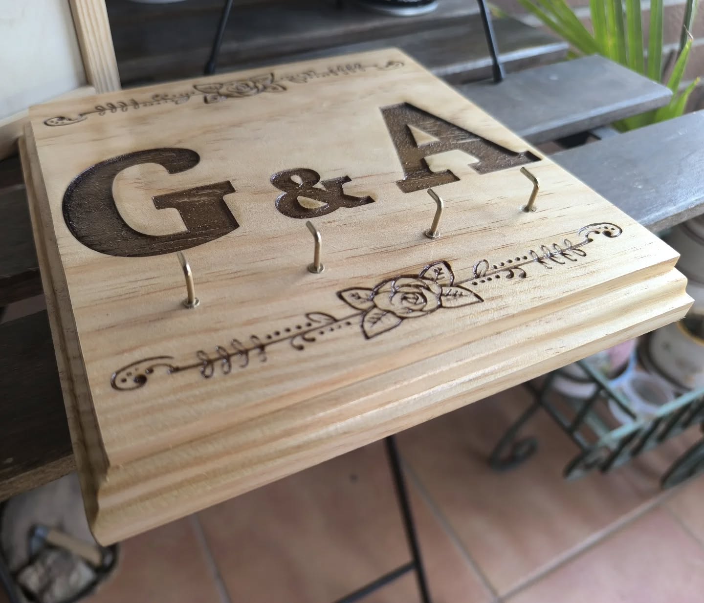 Colgador de llaves con vuestras iniciales. 🌳
.
.
Se puede personalizar.🪵
.
.
@pyro.slice
.
.
#art #artist #wood #slice #laser #pino #madera #woodart #burn #laser #lasermaster3 #cnc #keys #llaves #cuelgallaves #llavero