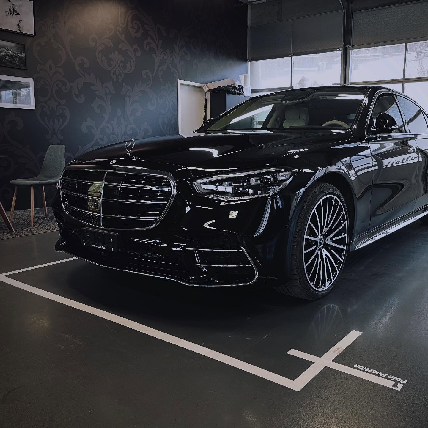 Nach einem Schadenfall haben wir den Mercedes S500 Maybach mit der Frontpacket-Steinschlagschutzfolierung (PPF) wieder den perfekten Schutz gegeben. Vielen Dank für das Vertrauen – jetzt ist der Wagen top geschützt! 🚗💥 #MercedesMaybach #Frontpacket #PPF #Steinschlagschutz #Fahrzeugpflege #Danke #maybach #merceds #lackschutz #lackschutzfolie #protectwhatyoulove #chur #xpel #xpelultimateplus