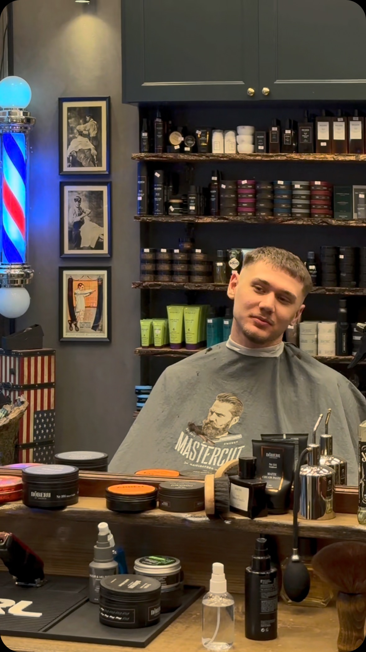 Full transformation 🔥 Clean fades, crisp lines, and a whole new look!!
•
•
•
•
•
#barbershop #barber #stockholm #barberworld #hairstyles