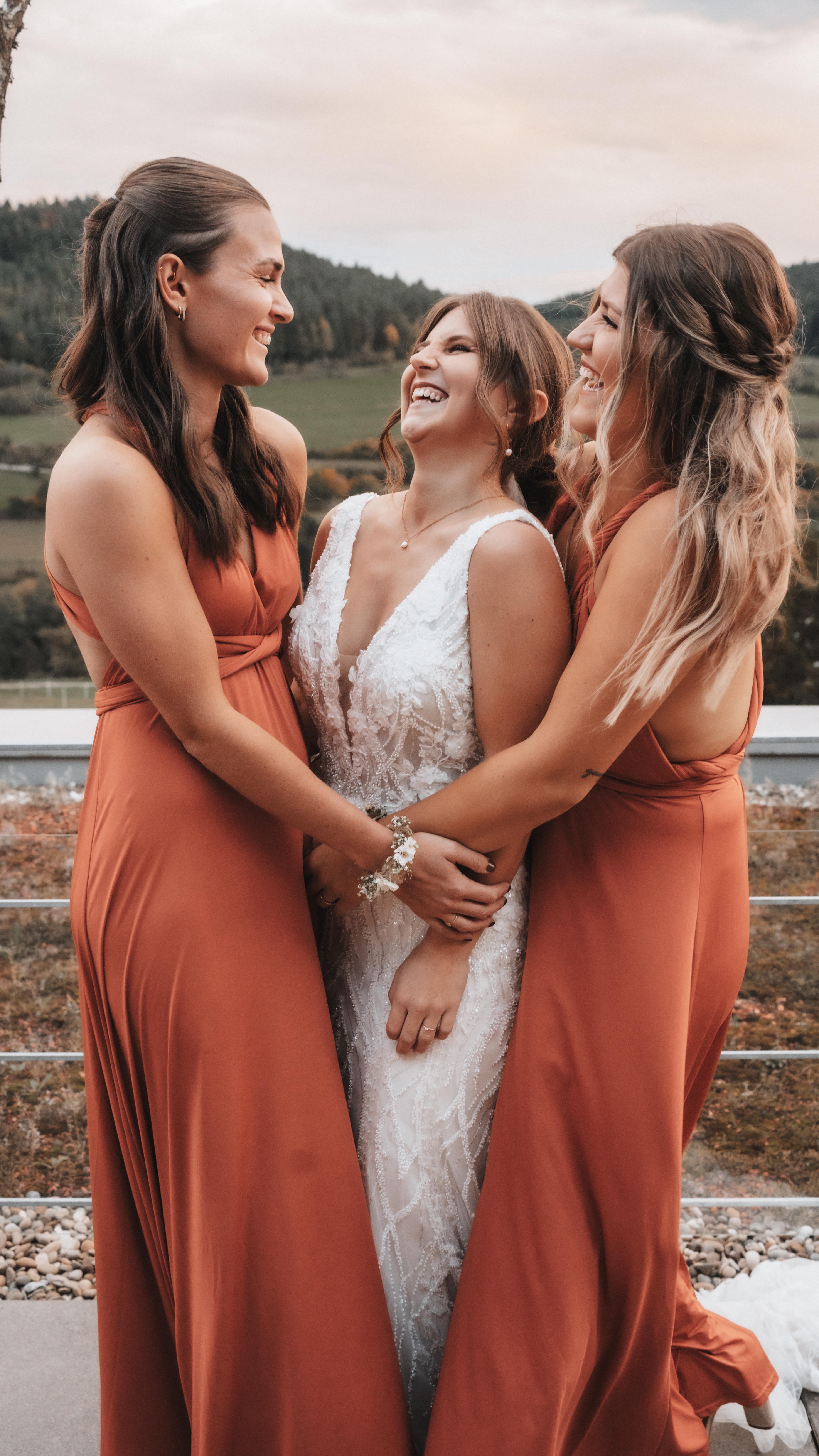 Die besten Bridesmaids-Momente – pure Emotionen! ✨💍“
#Brautjungfern #Bridesmaids #Hochzeitsmomente #Hochzeitsfotograf #WeddingInspiration #BridalParty #Hochzeit2025 #WeddingVibes #hochzeitskleid #verlobt