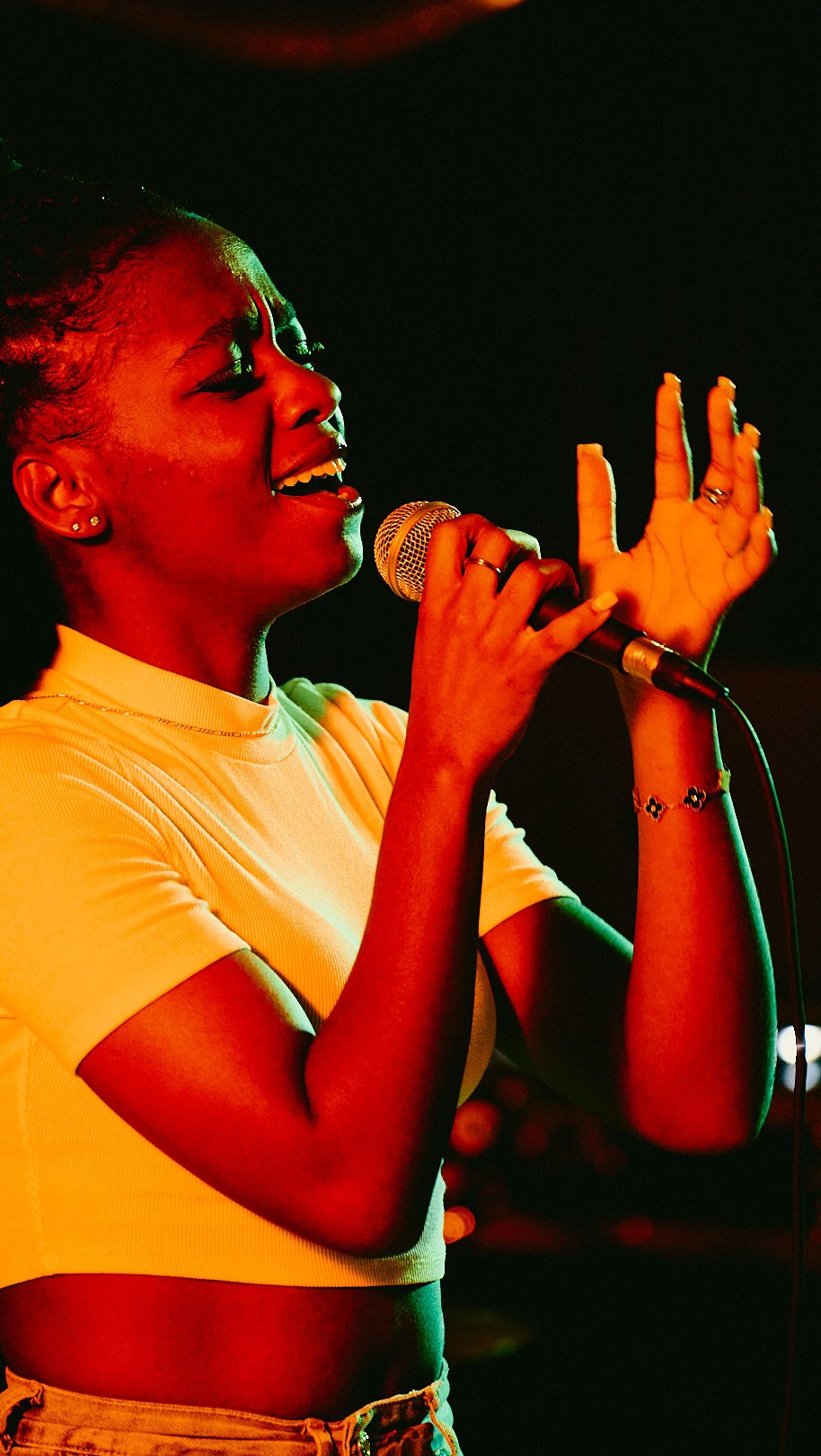 KRIS GOSLIN performs MISTAKE @ SESSIONS
This is a platform for musicians to sharpen their craft, network and build. We knew talent is here in Durham Region but we are pleasantly surprised each time we host SESSIONS.
SALUTE to all the performs, it takes guts to get up and do this, without rehearsals, just the love of music.
Come out and support your local artists’ @ SESSIONS
Support @krisgoslin MISTAKE avail on all platforms 🔥