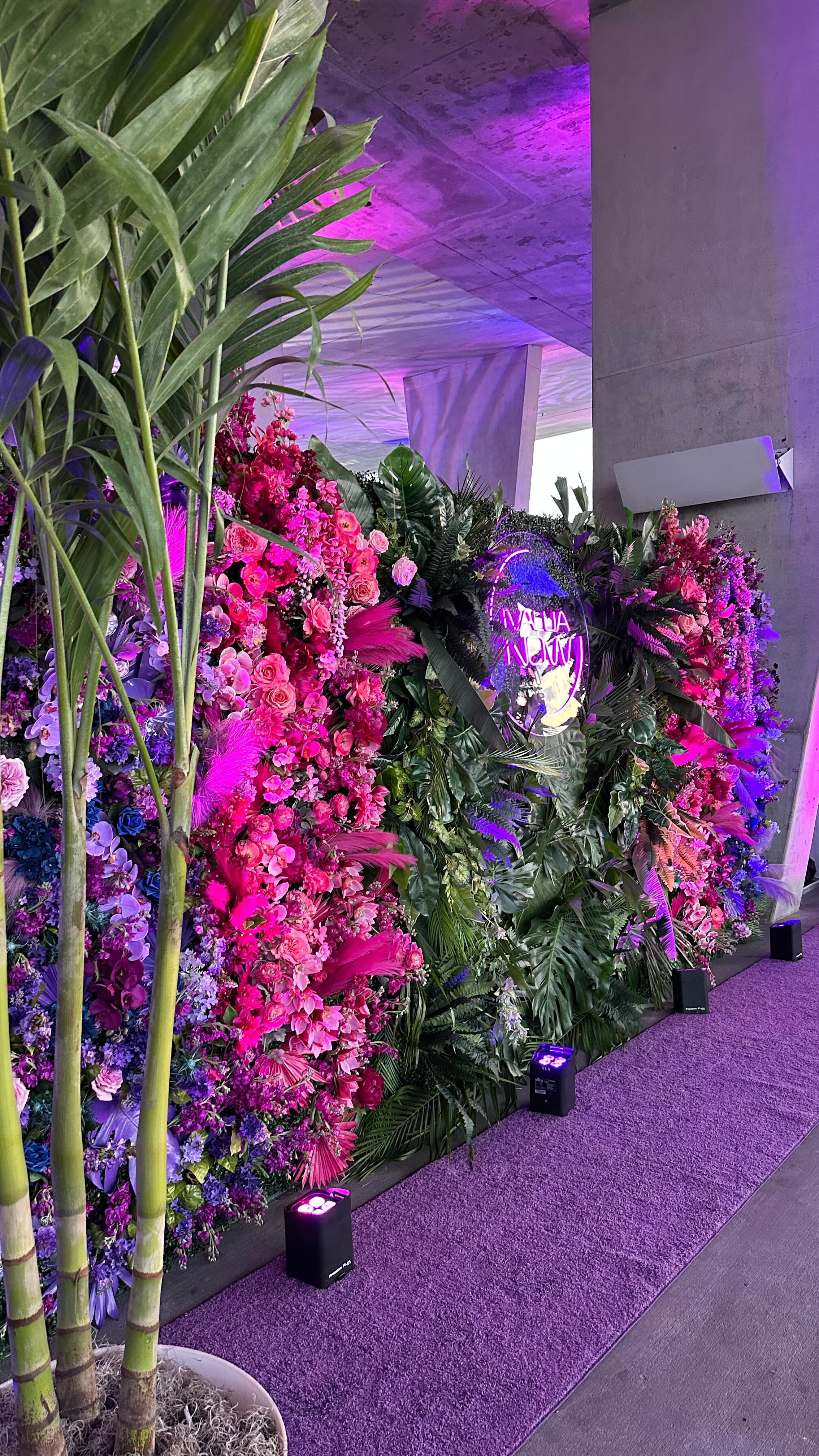 Did we hear ๐ถโFully Custom Photo Op Please!โ๐ถ?!
Yes! We can custom design any of our hedge walls from 4x8ft all the way up to 8x20ft (or more, dare us ๐) in any colors, textures, signage, flowers or fruits you may wantโฆ really the sky is the limit!
Let us start creating some MAGIC๐ชfor your next corporate event!