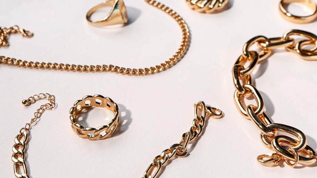 ✨💍 Keep your treasures shining bright! Did you know that proper jewelry maintenance can extend the life of your favorite pieces? Join us as we share expert tips on how to care for your jewelry! 💖🛡️ Link in bio for more info! #JewelryCare #SparkleAndShine #JewelryTips #JewelryLovers #QuailValleyJewelers #JewelryMaintenance #ExtendTheLife #TreasureYourJewels #ShinyAndNew #JewelryLove