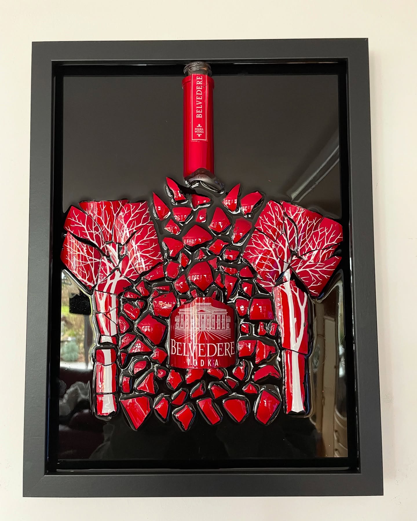 Belvedere Vodka 2013 (red) Special Edition im 40x30cm schwarzen Rahmen 🍾🔨 #belvedere #epoxidharz #epoxid1 #resinart