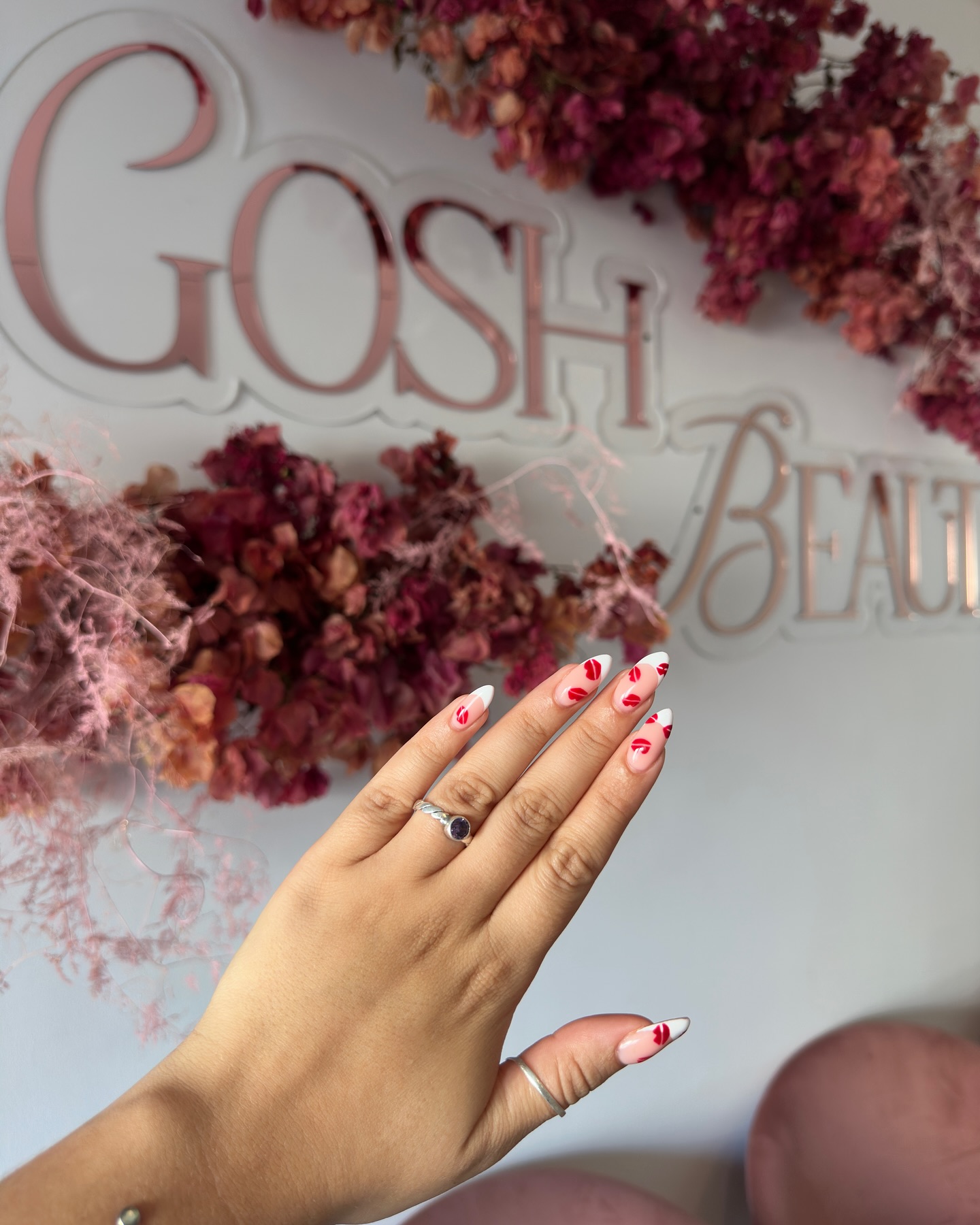 Kiss me baby one more time 💅🏻💕
Beautiful kiss nails done by our lovely new nail tech . Showcasing her talent with hand painted kiss art design .
To make your booking contact our :
business whatapp nr : 081 500 2238
Website : www.goshnails.com
-
-
-
#nails #goshnails_stellies #goshnails #stellenbsoch #stellenbsochuniversity #pintrestnails #pintrestinspired