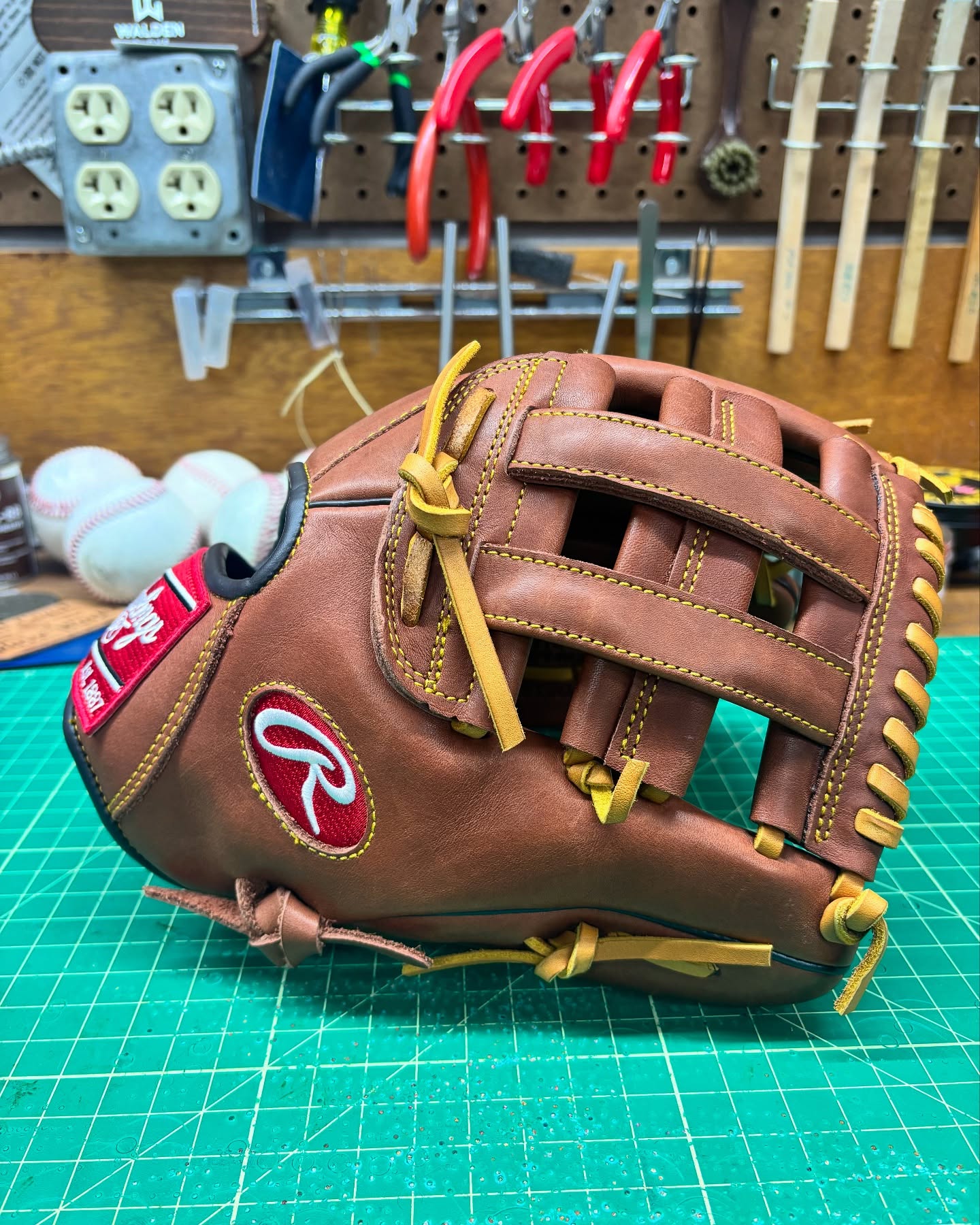 I recently got to wondering about some of the glove that are available at the lower end of the cost meter, so I picked up this R9 Pro for about $85 new with tags. After relace and a palm pad this thing rocks. Obviously not a heritage item but I’m sure it would be great for little leager for a few seasons. Very comfortable and easy to close, nice leather, just a solid glove and great for the $$.
#rawlings #staygrassy