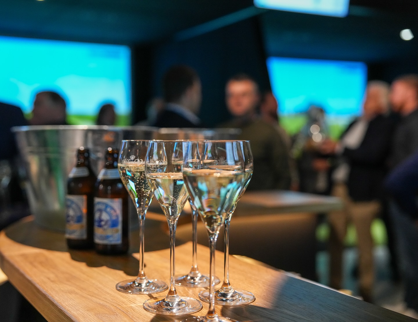 🏌️♂️⛳ Genießt die perfekte Mischung aus Sport und Genuss in der RuselArena!
Egal, ob nach einer Runde Golf oder einfach nur zum Entspannen – in unserer Lounge & Bar Area erwarten euch erfrischende Drinks, köstliche Snacks und eine gemütliche Atmosphäre.
Kommt vorbei und lasst es euch gutgehen! 🏌️♂️
#RuselArena #GolfclubDeggendorf #GenussMitAusblick