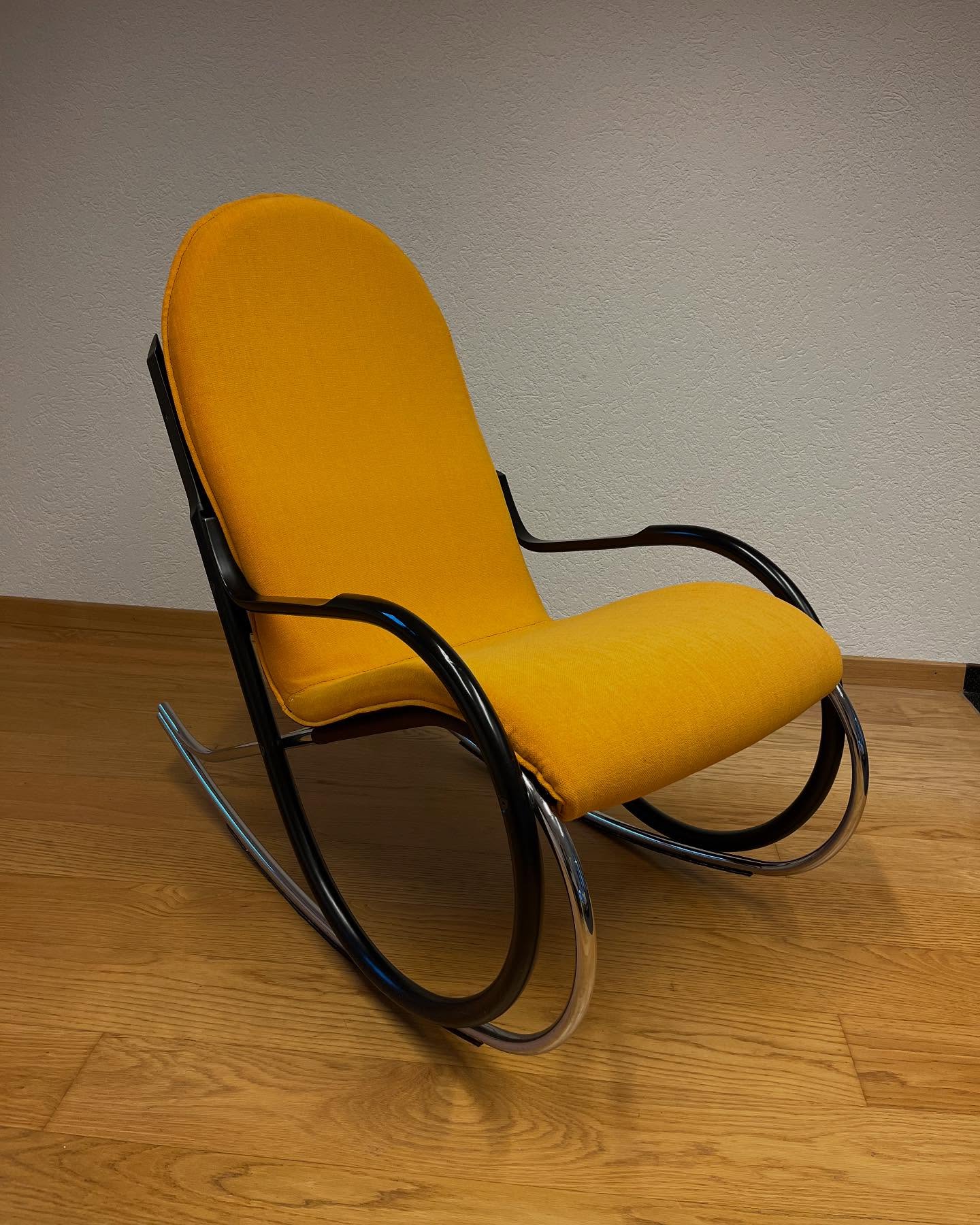 Äs nüs Polster für dä Schwizer Designer Schaukelstuhl Nonna von Strässle
🌼☀️