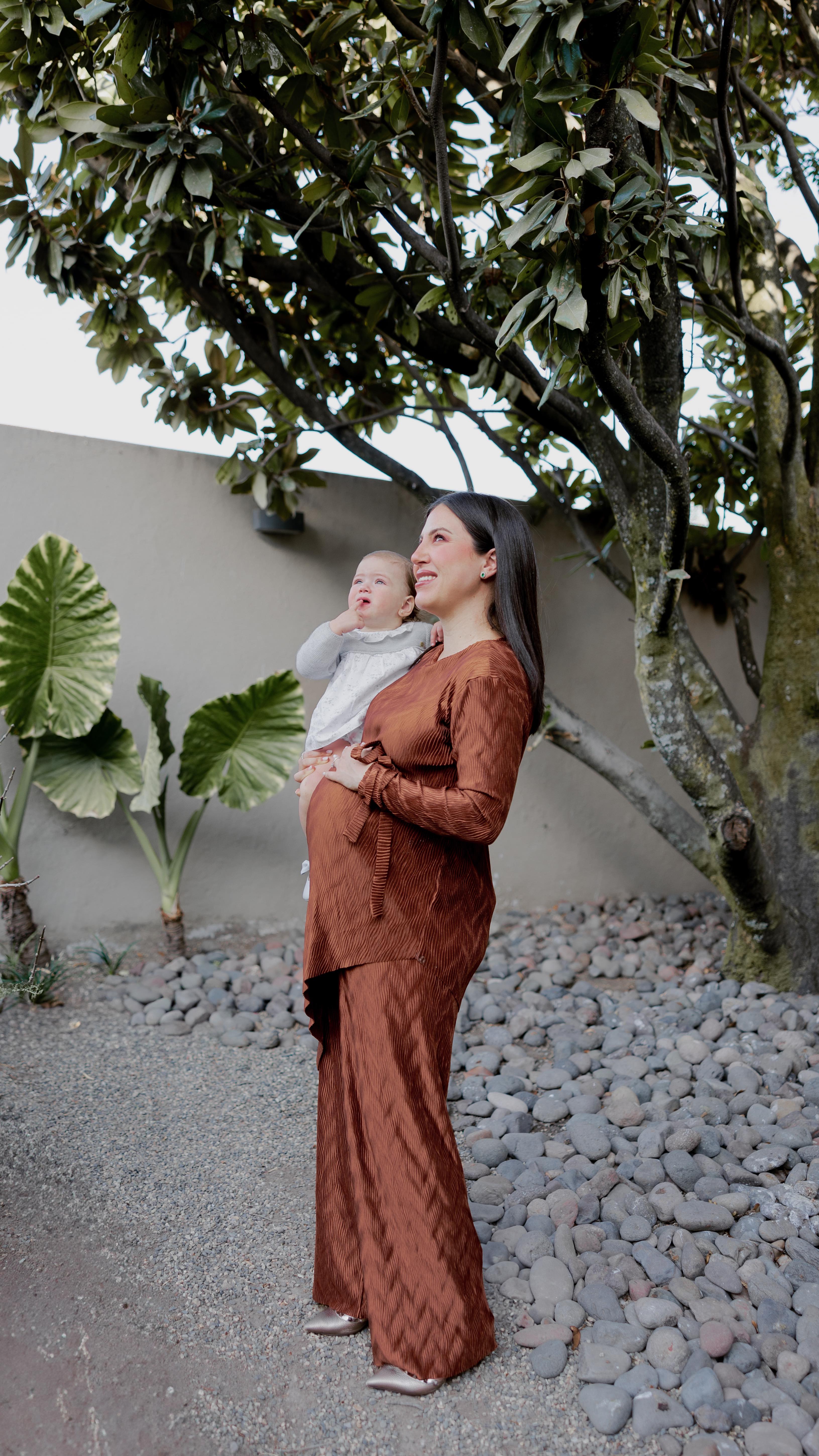 the spot vs. the photos ✨
// Lorena, Almu y Alessa 👩🏻👶🏼👶🏻 ❤️🩹 @loreochoaglz
.
.
.
#photography #maternityphotography #maternityphotoshoot #fotografia #fotografiamaternidad #fotografogdl #fotografoguadalajara #motherhood #motherhoodphotography #miamiphotographer #loscabosphotographer #photographermiami