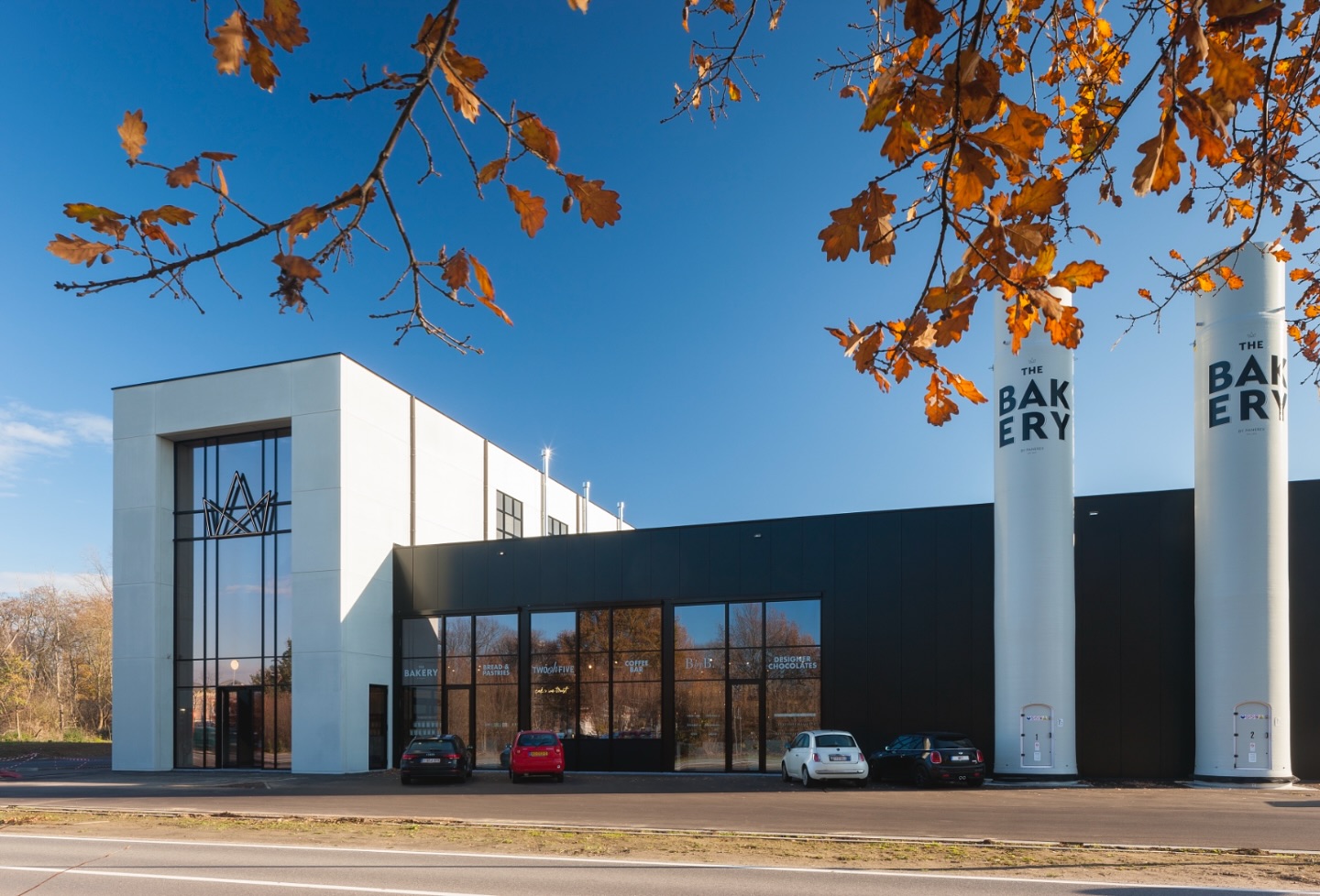 Steel, concrete, and precision. This isnโt just a bakery; itโs an architectural landmark. A place where the art of baking meets the power of design, proving that industrial heritage and modern aesthetics can blend seamlessly into something extraordinary.
#ArchitecturalDesign #IndustrialElegance #ModernArchitecture #BakeryDesign #ArchitecturalLandmark #SteelAndConcrete #IndustrialAesthetic #ContemporaryDesign #DesignMatters #BoldArchitecture #UrbanDesign #Buro_B #ArchitectureLovers