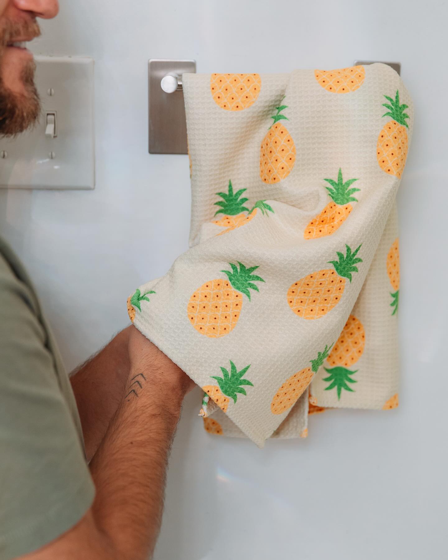 Sweeten up your space at home with the sight of pineapples 🍍. Our soft and luxurious towels are decorative and eco friendly!
#hawaii #localbusiness #towels #pineapple #ecofriendly #decor #luxury