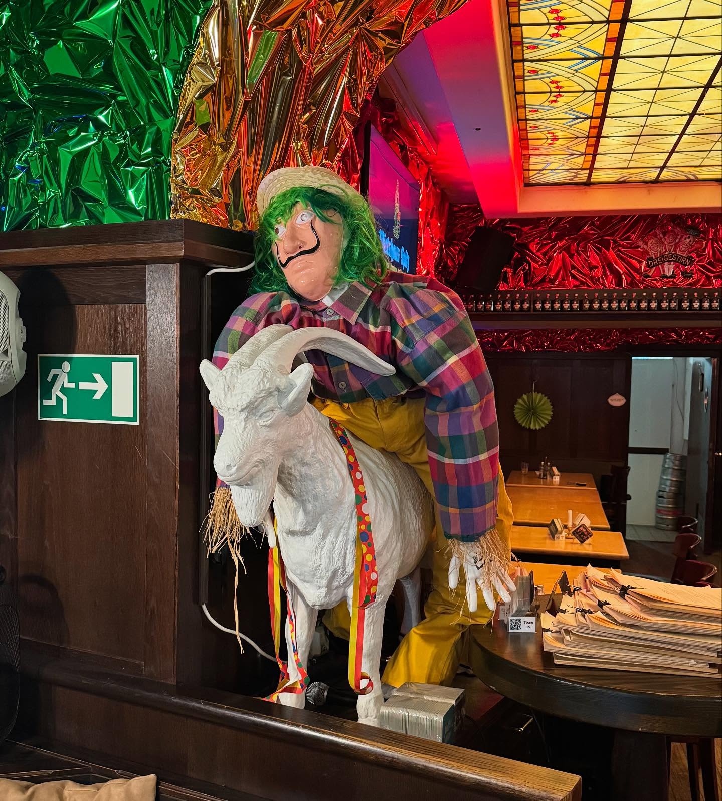 Unser Nubbel ist endlich rein geritten … Pablo sitzt 🥳🥳🥳
#nubbel #cologne #agnesviertel #gaffelkölsch